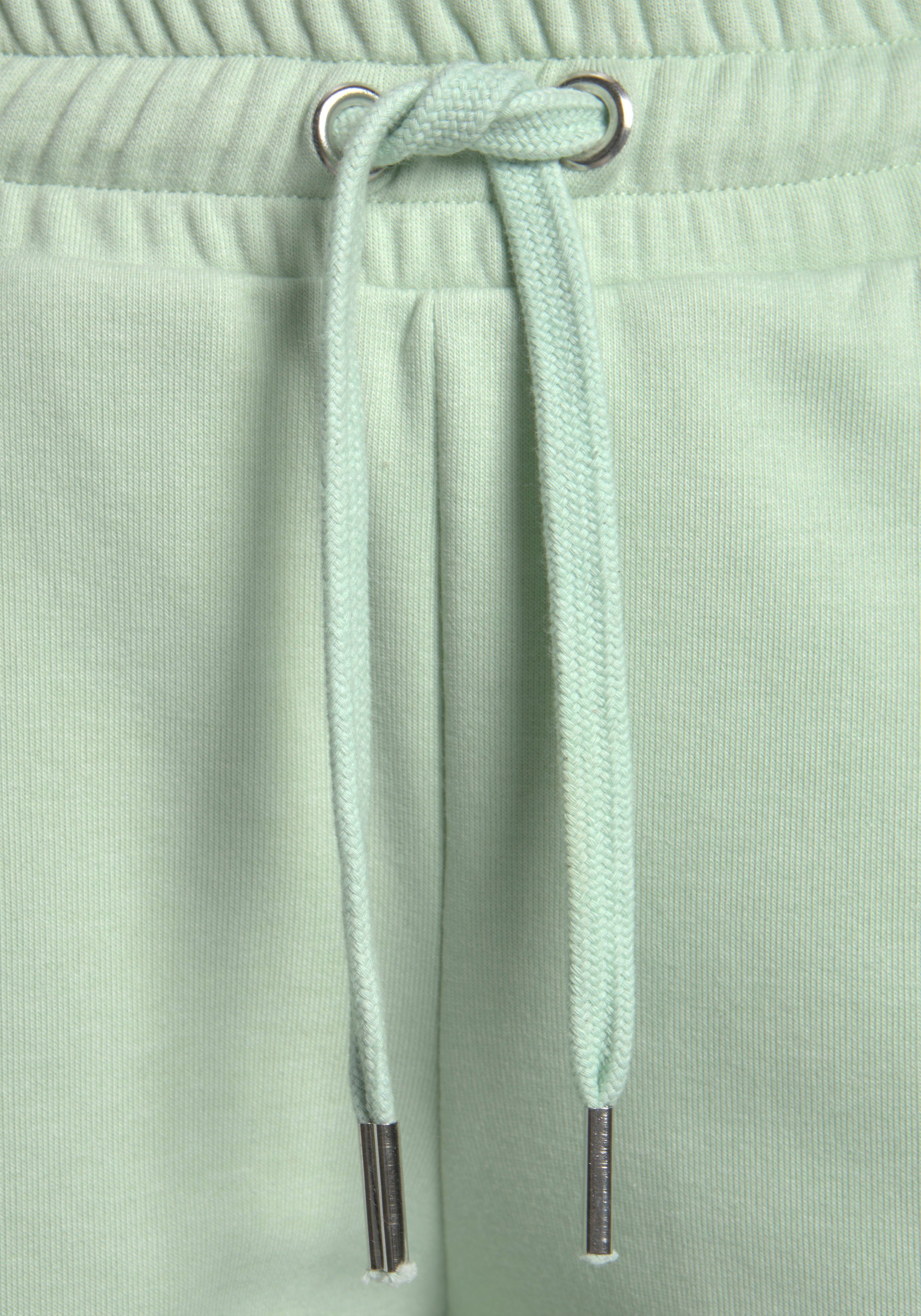 Bench. Relaxhose mit mint-melange Logostickerei, Loungeanzug