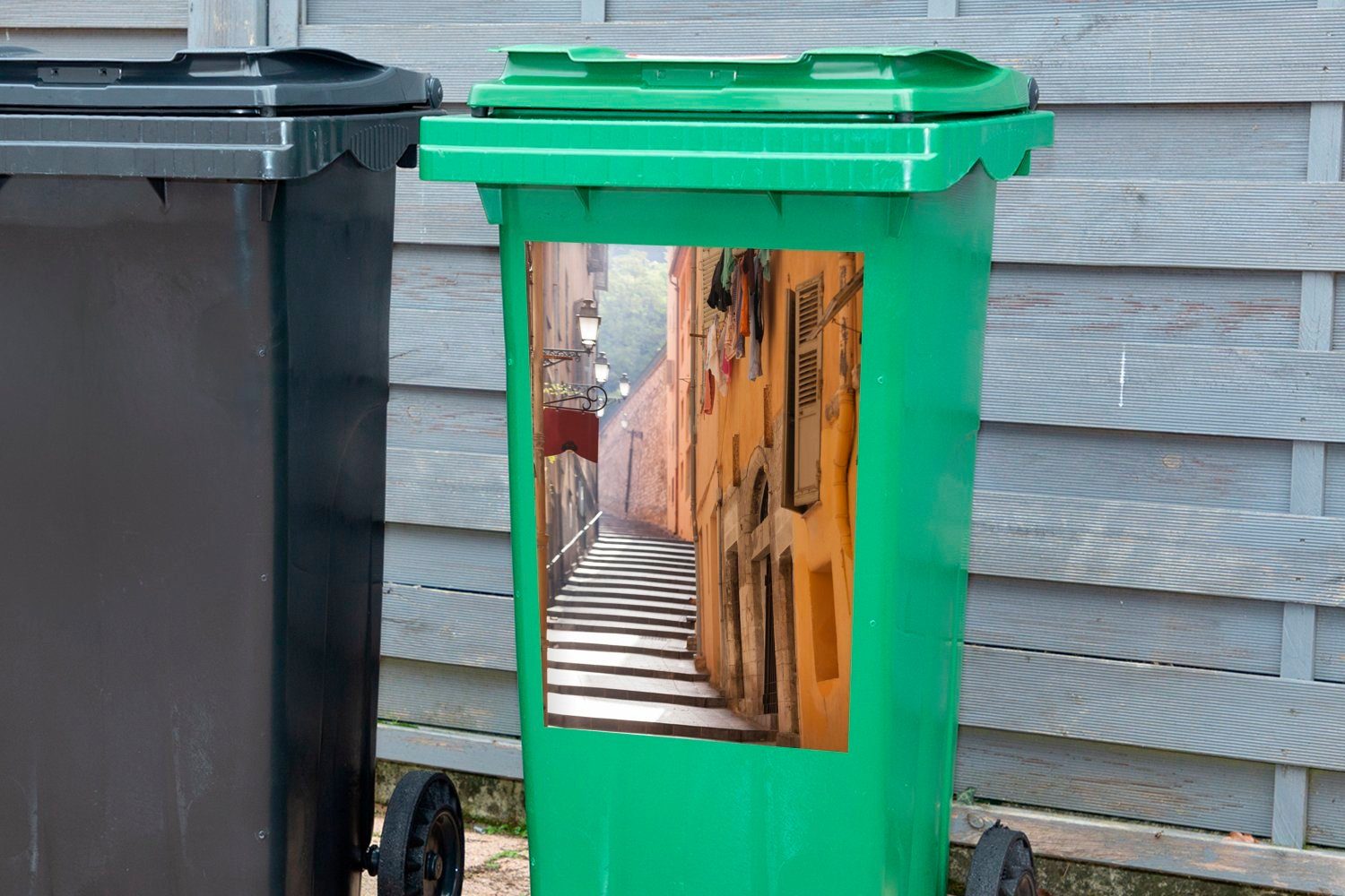 MuchoWow Wandsticker Treppe Mülleimer-aufkleber, Straßen Sticker, (1 Abfalbehälter - Mülltonne, St), Container, Nizza 