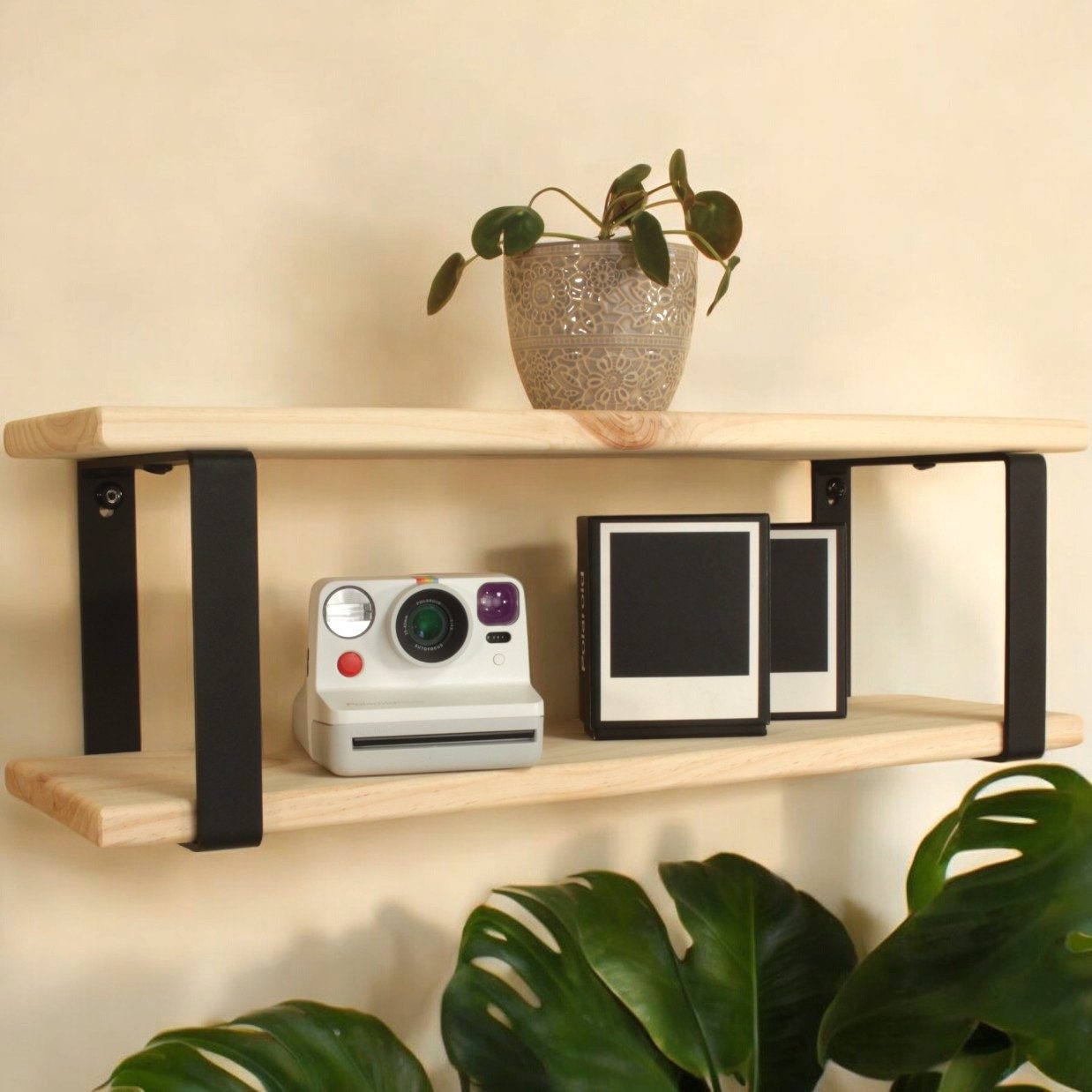 herbeschick. Wandregal "Basilikum", Komplett-Set, Massivholzplatte 20mm, Holz und Metall