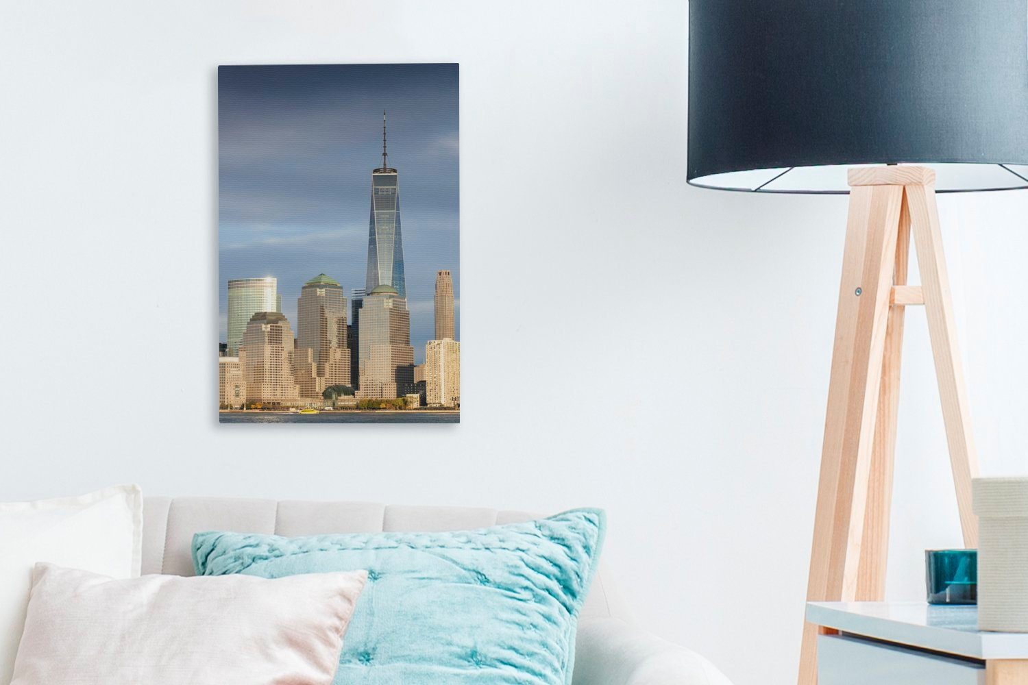 OneMillionCanvasses® Leinwandbild Die Skyline von cm One 20x30 Leinwandbild World St), einem, unter New York Trade inkl. Zackenaufhänger, mit (1 bespannt dem Gemälde, Center fertig