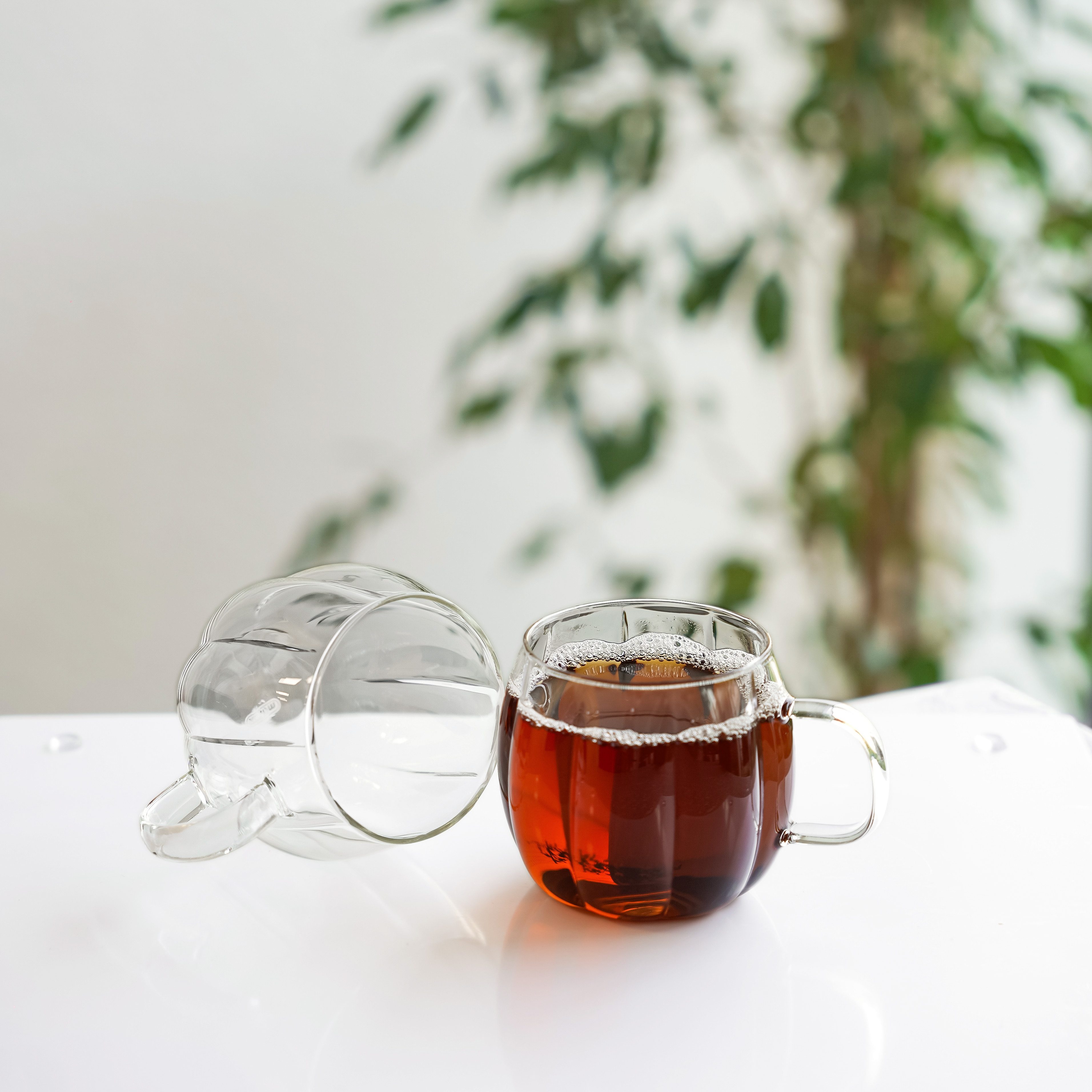 Mulex Gläser-Set mit Henkel 400 ml - Hitzebeständiges Glas mit Riffle-Design, 4-tlg., Glas