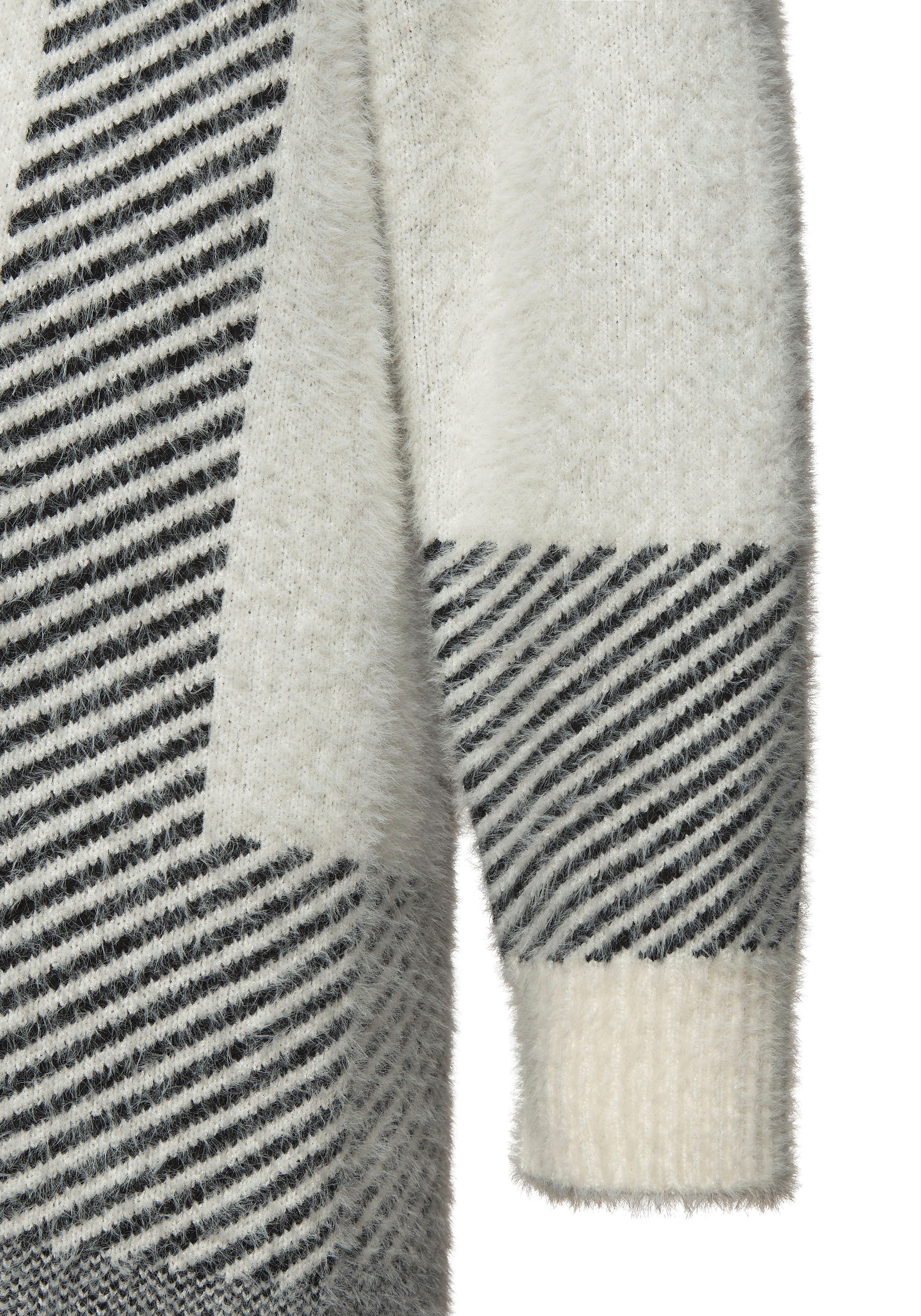 LASCANA Longstrickjacke aus flauschigem Strick mit grafischem Muster Oversize Strickjacke, langer Cardigan, Strickjacke in langer Form – Bild 5 von 5