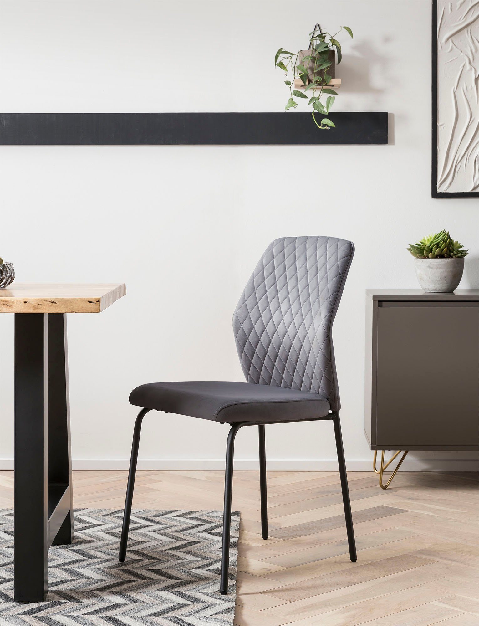 SalesFever 4-Fußstuhl Esszimmerstuhl mit elegantem Stil (Set, 2 St), 2er Set mit eleganter Wabensteppung im Rücken – Bild 2 von 5