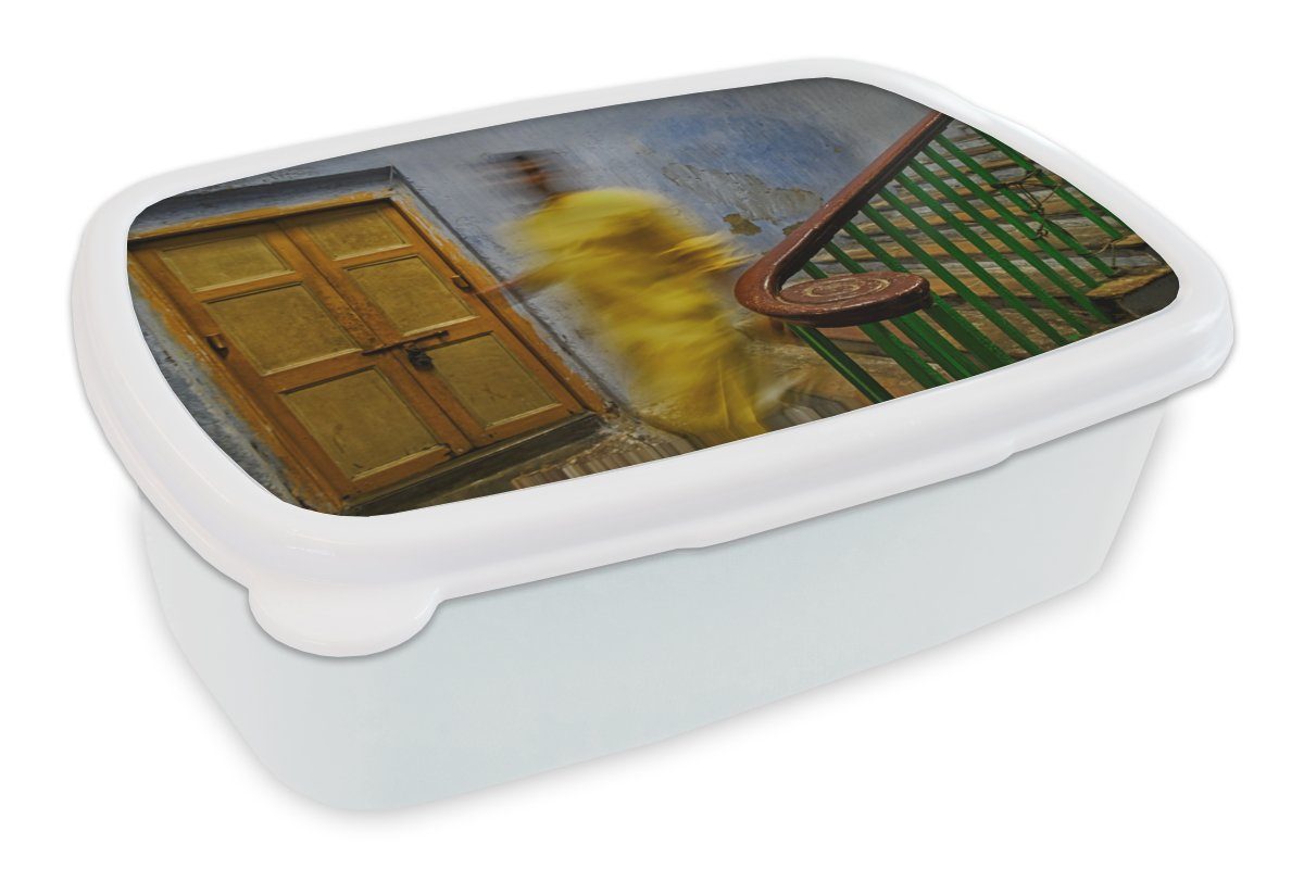 MuchoWow Lunchbox Mensch - Treppe - Tür - Architektur, Kunststoff, (2-tlg), Brotbox für Kinder und Erwachsene, Brotdose, für Jungs und Mädchen weiß
