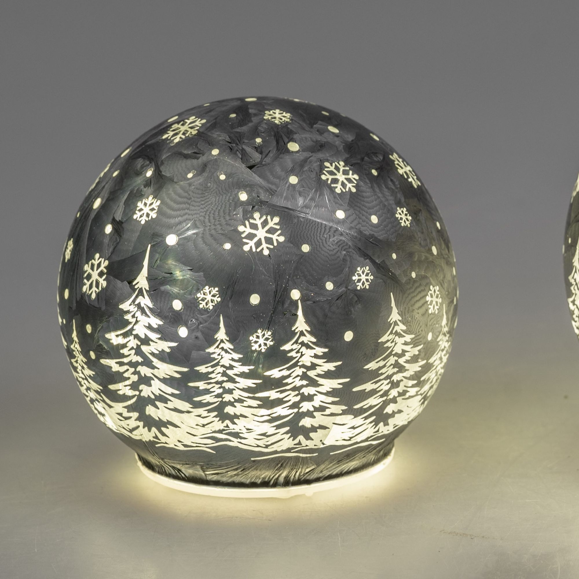 formano Dekokugel Winterwald, Mit Timerfunktion, Grau, Motiv: Winterwald