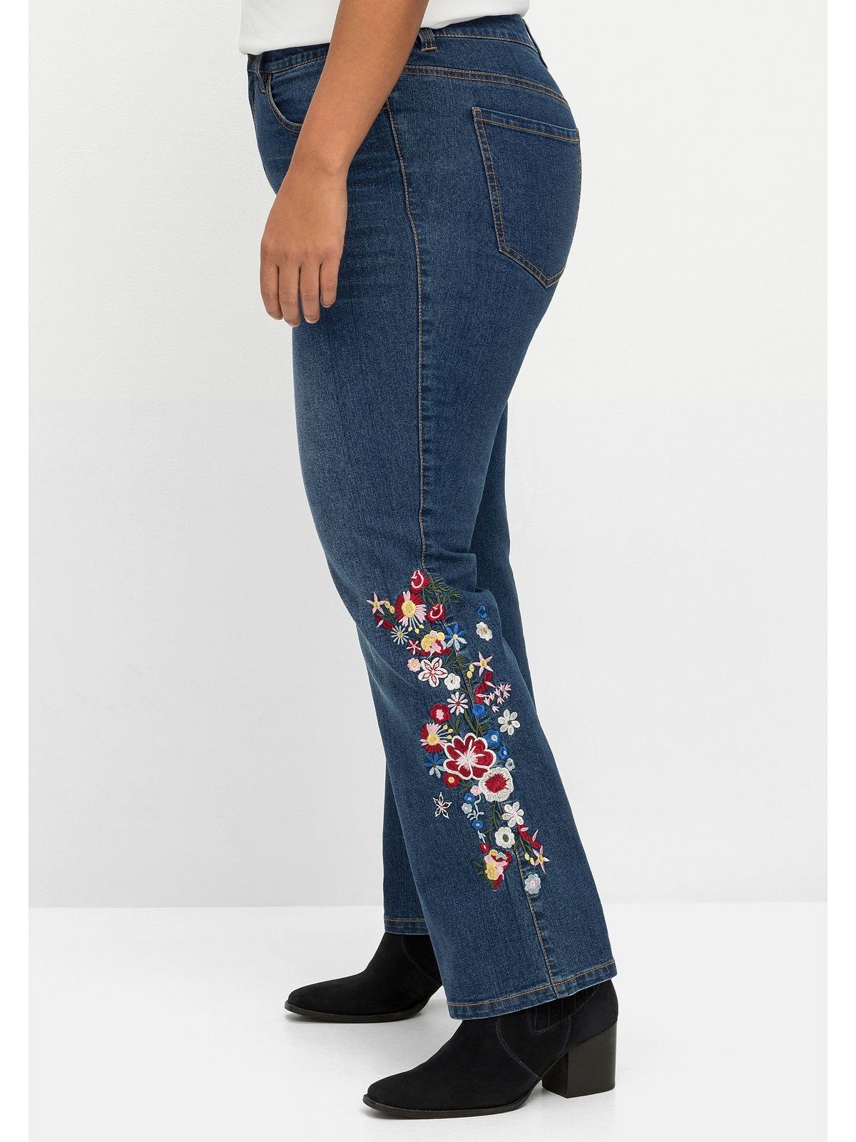 sheego by Joe Browns Große Bootcut-Jeans am Größen seitlich Blumenstickerei Bein mit