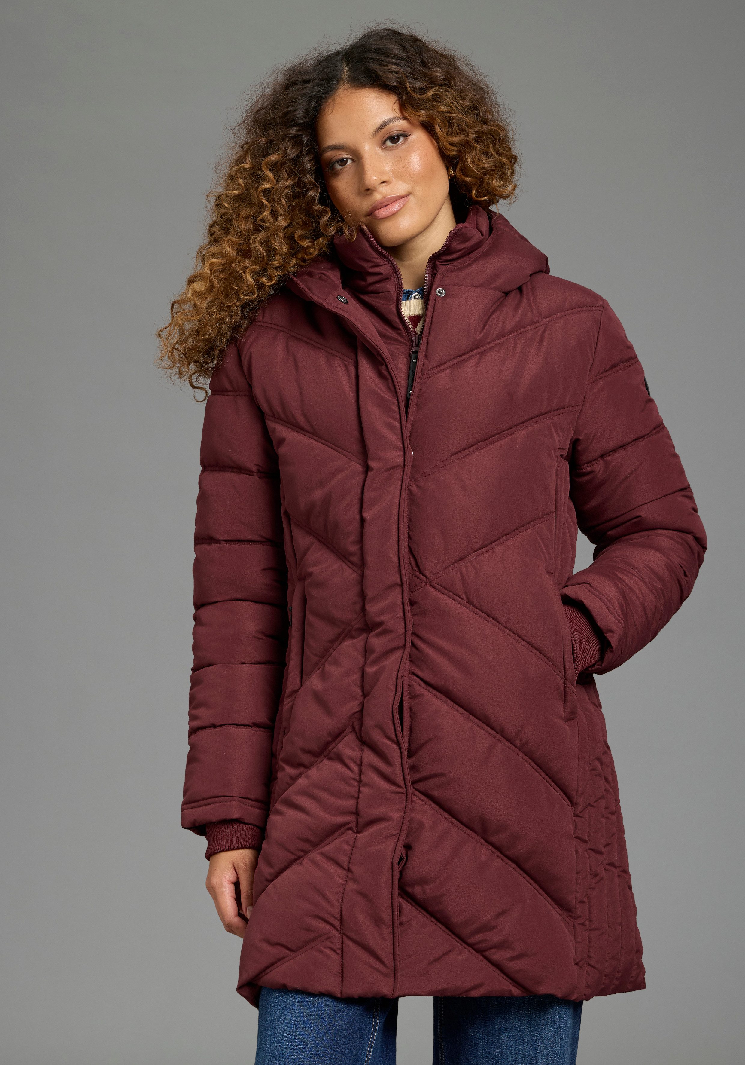 KangaROOS Winterjacke mit hochschließendem Kragen, gefütterte Kapuze. € 119,99, (€ 119,99 pro 1 Stk).
