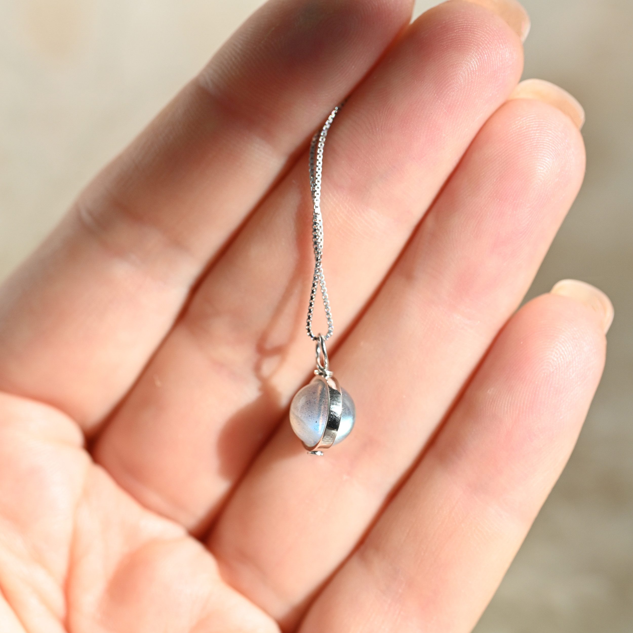 Runde Perlé Kette mit Anhänger minimalistische Kette mit Mondstein Kugel An günstig online kaufen