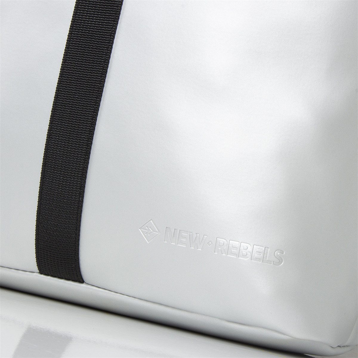 NEW REBELS Cityrucksack kleiner Roll Up RollTop Kurier Rucksack Mart Los Angeles, wasserabweisendes Planenmaterial, metallic silver – Bild 5 von 5
