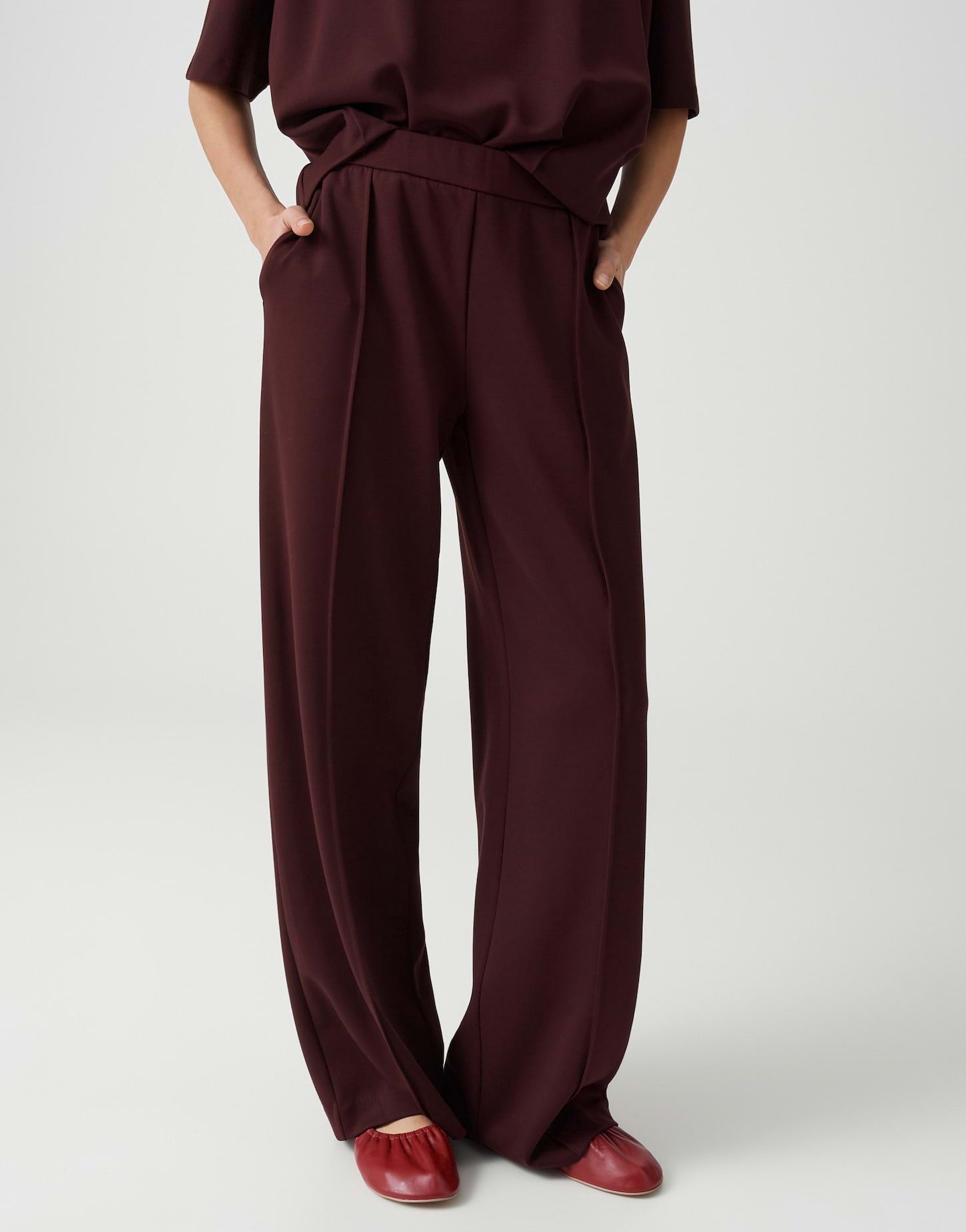 Stoffhose mit mattem Glanz