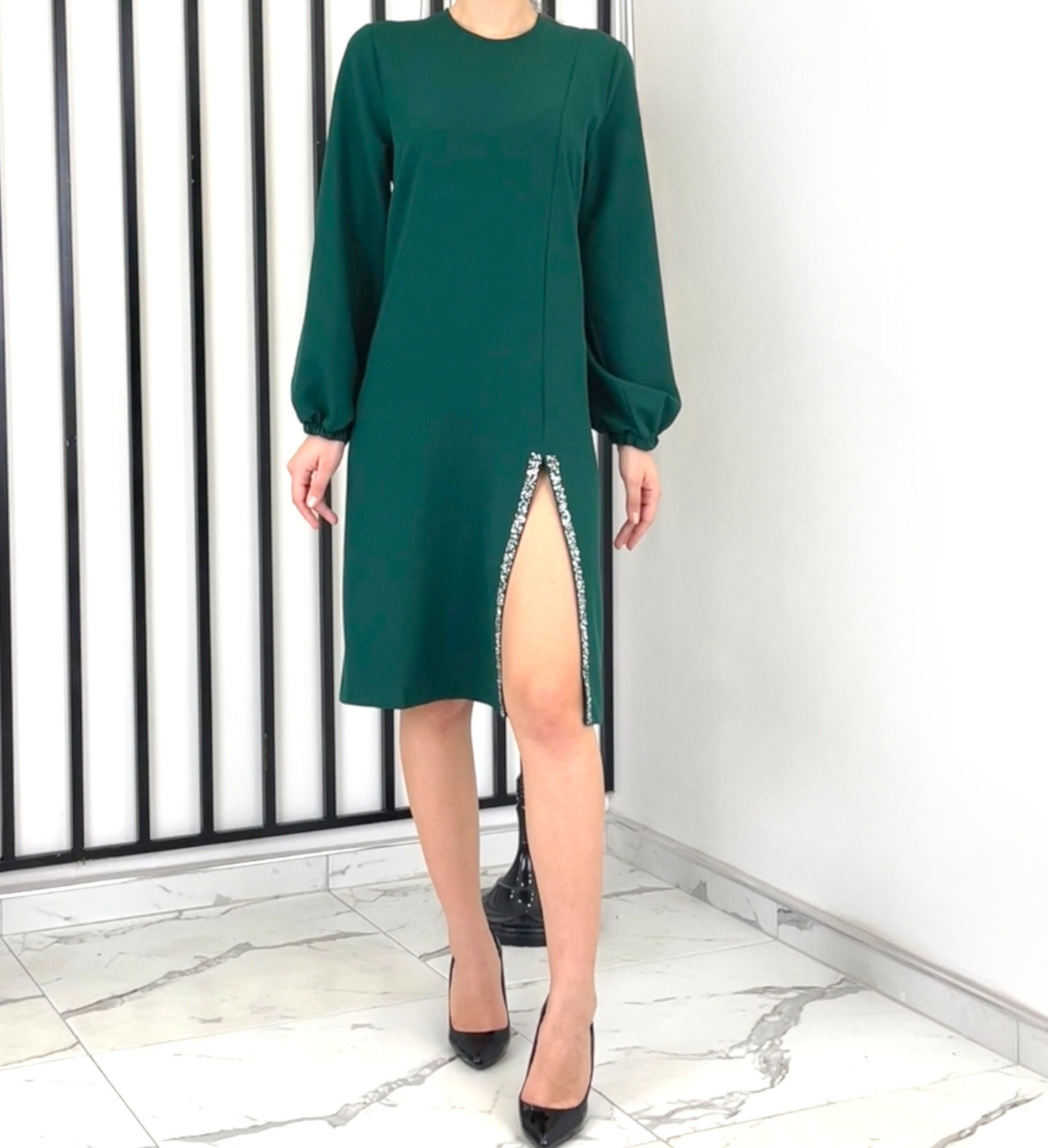 fashionshowcase Longtunika Damen Kleid Kleid mit Schlitz und Steindetail langärmlig Seitlicher Schlitz mit Steindetail