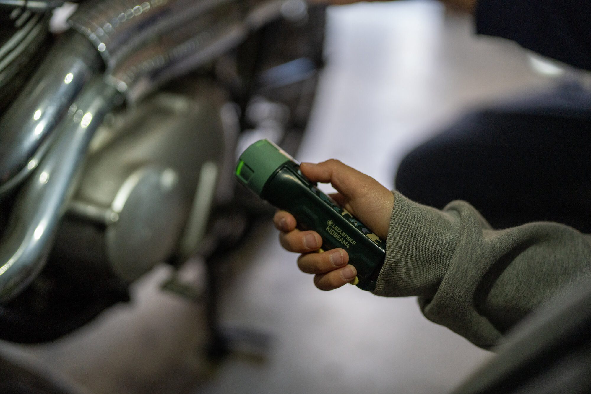 Ledlenser Taschenlampe Kidbeam4 Grün, 72g leicht, 12 cm lang, 4 Farben, LED, AAA, 18h Laufzeit