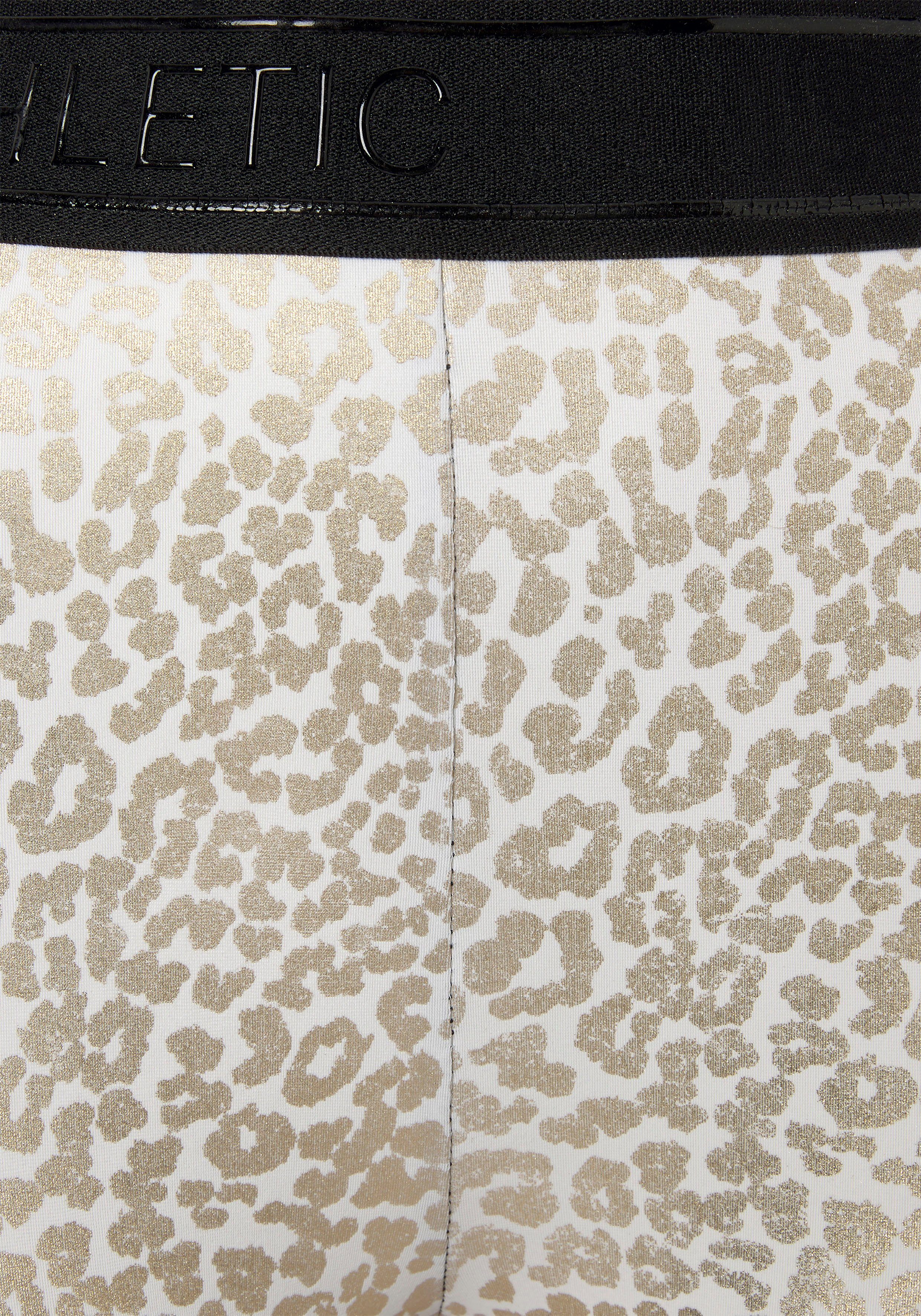 LASCANA ACTIVE Funktionsleggings Sportleggings mit glänzendem Leomuster und 3D-Schriftzug auf dem Bund