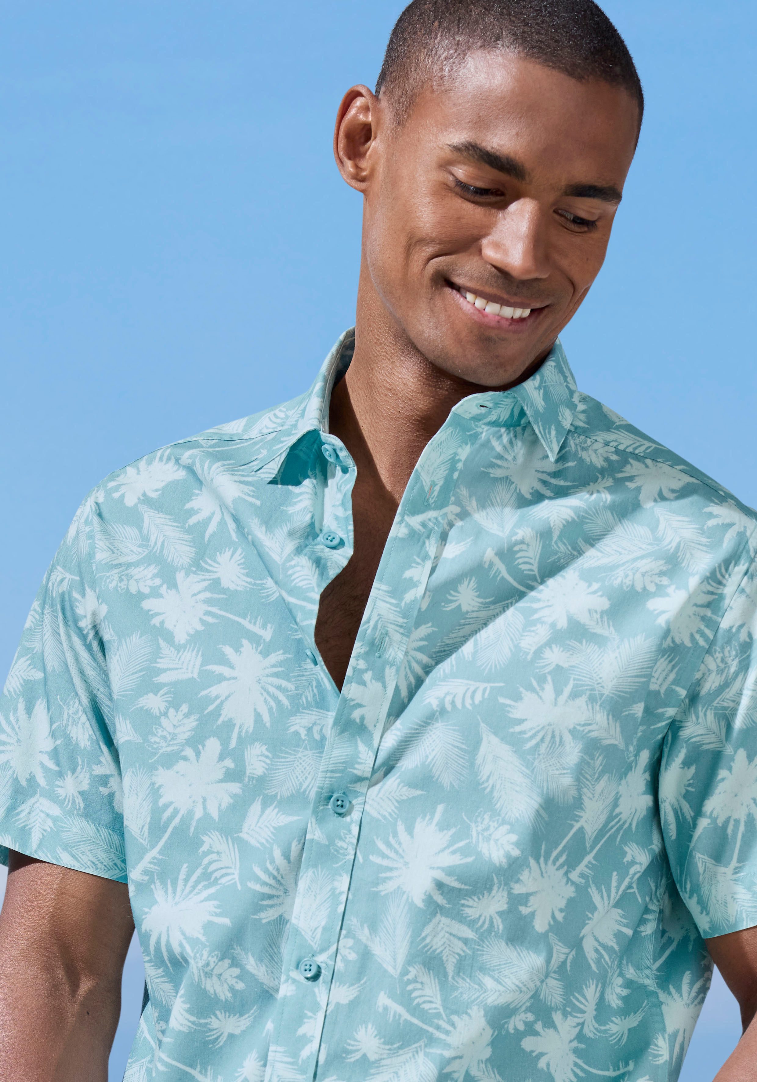 Beachtime Hawaiihemd - Kurzarmhemd mit sommerlichem Palmen Druck, Kurzarm, Freizeithemd mit Palmenprint, reine Baumwolle