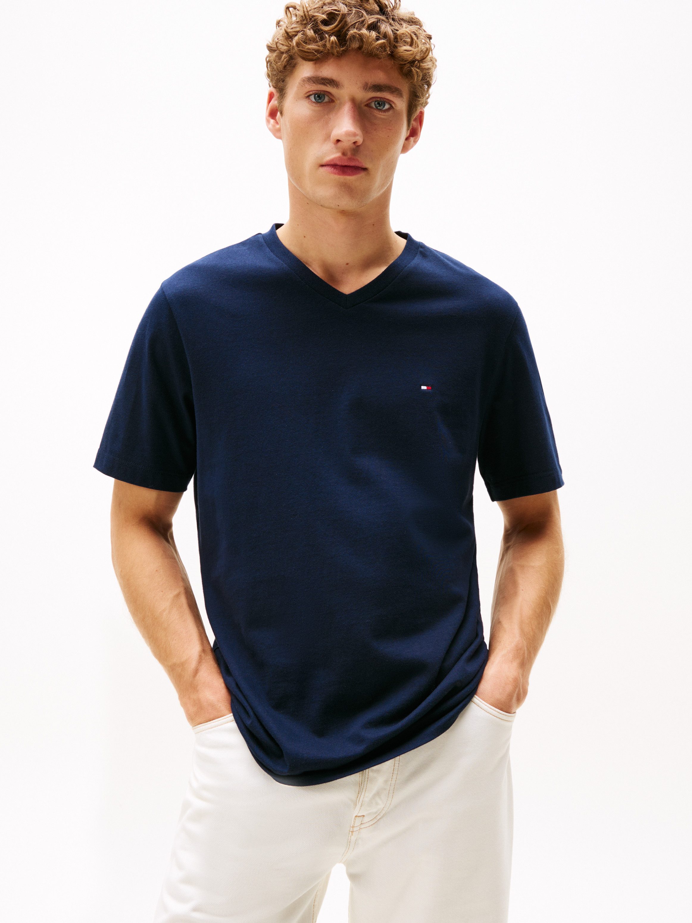 Tommy Hilfiger V-Shirt ESSENTIAL V-NECK TEE mit V-Ausschnitt und Markenlabe günstig online kaufen