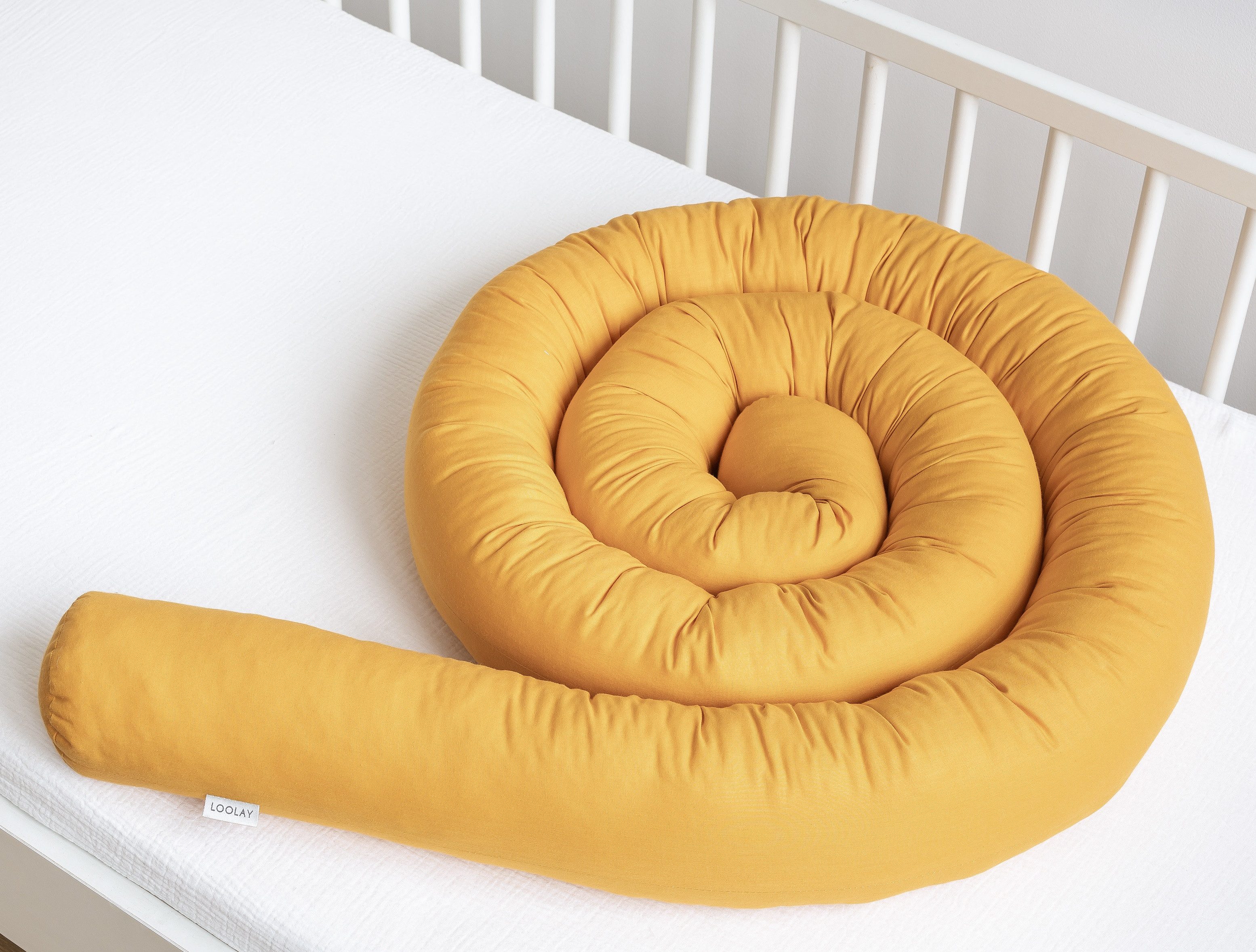 Loolay Nestchenschlange 100% GELB Baumwolle Multifunktion PREMIUM Bettschlange Stoffschlange, (Bettumrandung Krabbeldecke Babybett Umrandung Schlange Bett Kopfschutz, Zierkissen Bettrolle Dekokissen Zugluftstopper - Super GESCHENK), LOOLAY® - 100% Europäische Stoffe und Kleinserien-Nähen!