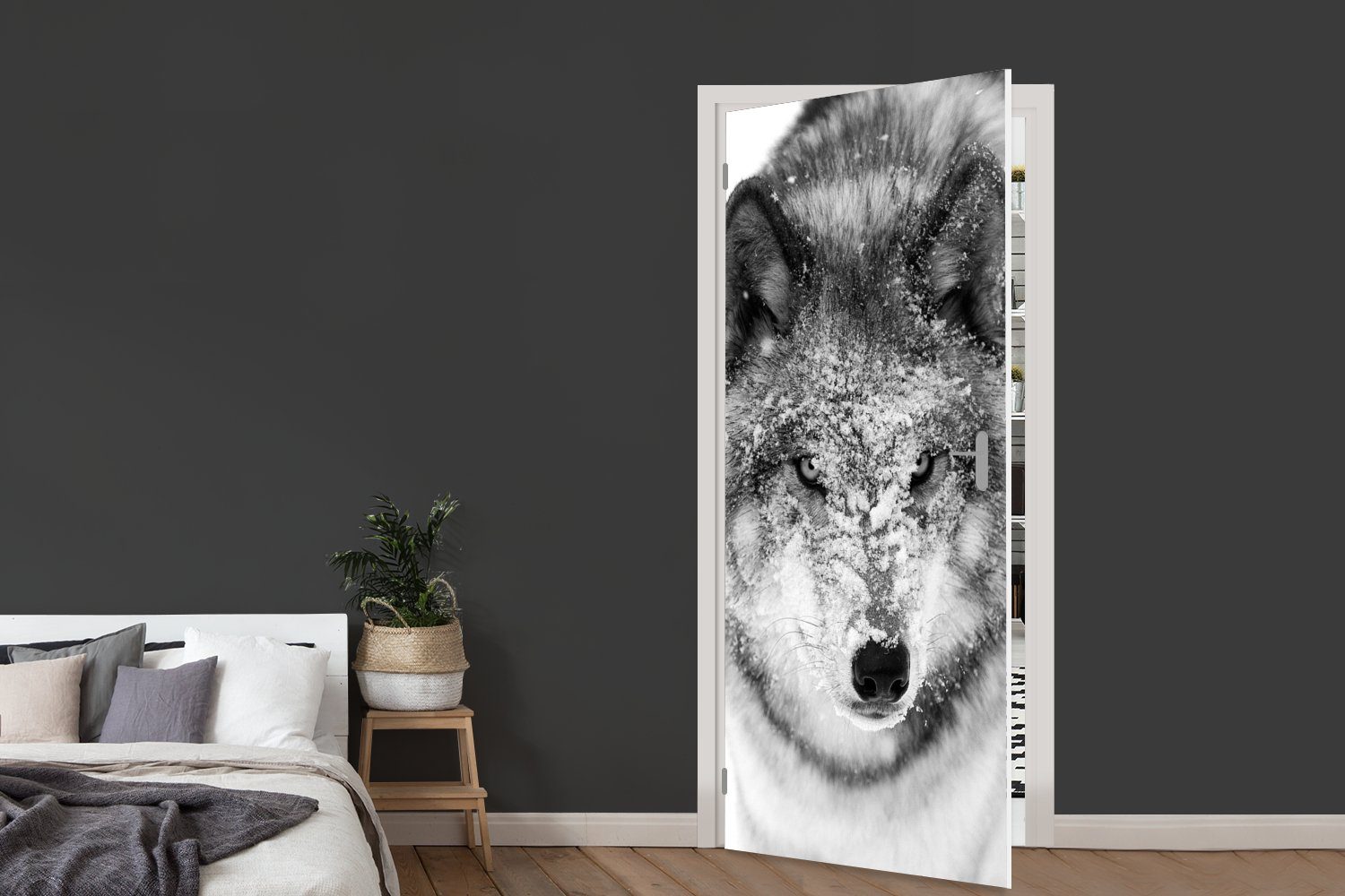 Wolf mit cm Türtapete Kopf schwarz-weiß, Fototapete Türaufkleber, St), für Matt, in 75x205 verschneitem (1 bedruckt, Tür, MuchoWow