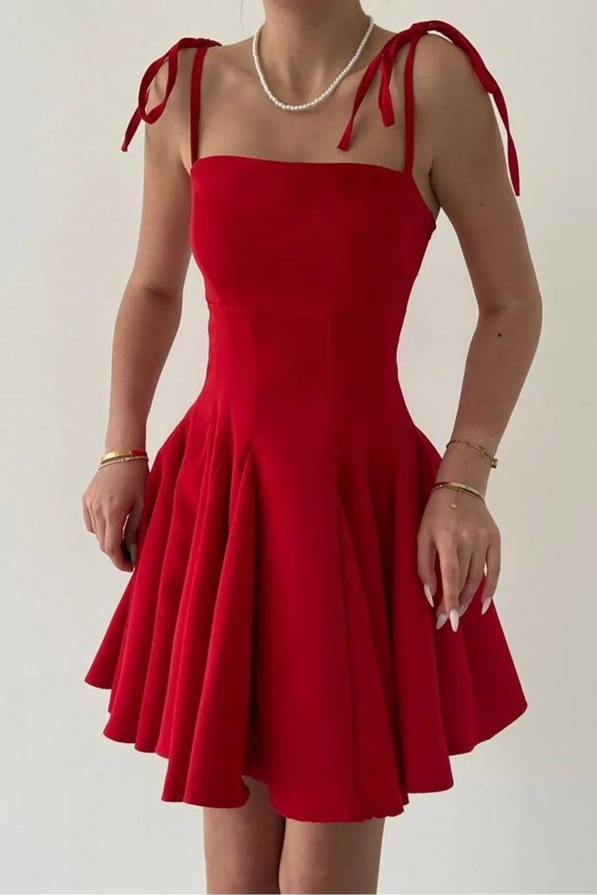 Minikleid Damen Prinzessin Rot Kleid mit dünnen Trägern und Frontfalten - Größe