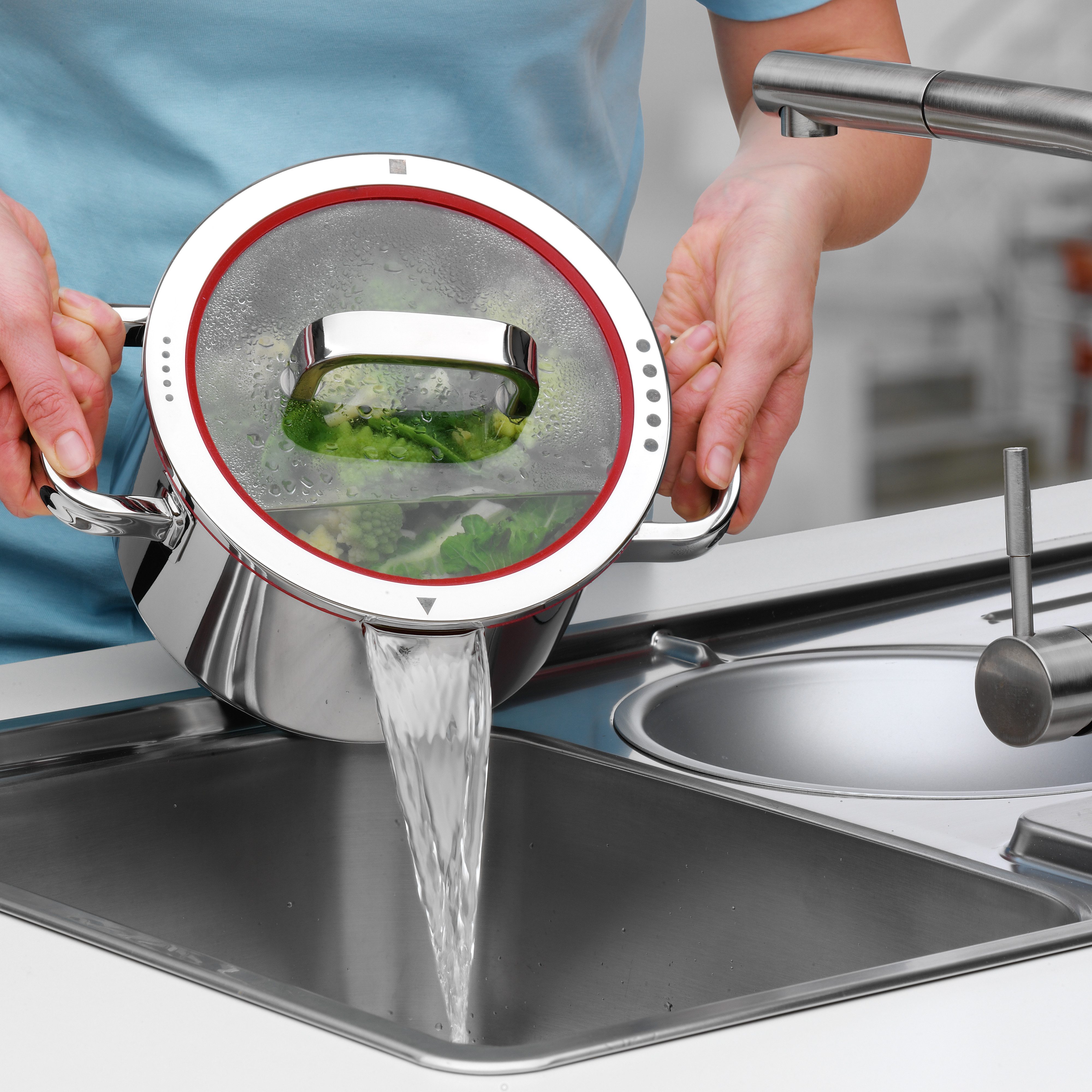 WMF Bratentopf Function 4, Cromargan® Edelstahl Rostfrei 18/10 (2-tlg), wärmereduzierende Griffe, mit 4 Abgießfunktionen, Innenskalierung