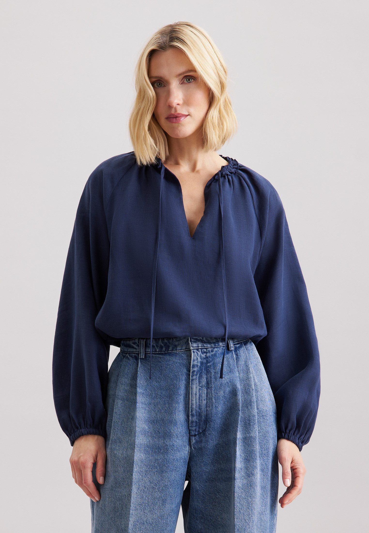 Klassische Bluse Schwarze Rose