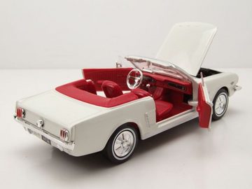 Motormax Modellauto Ford Mustang Convertible 1964 1/2 creme James Bond Goldfinger Modellau, Maßstab 1:24