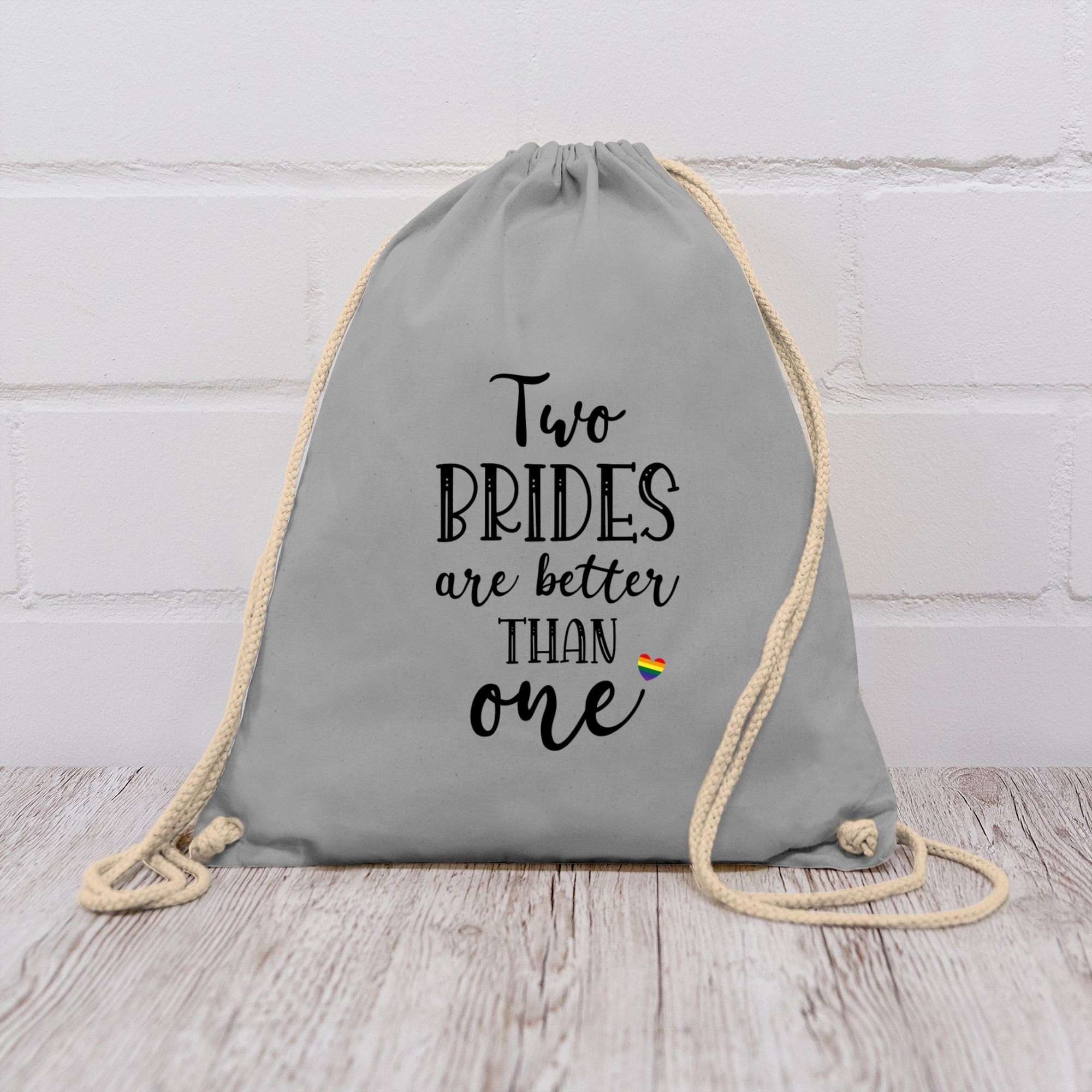 Shirtracer Turnbeutel Two brides are better than one Pärchen Geschenke Lesben Lesbian relati, JGA Junggesellenabschied Frauen