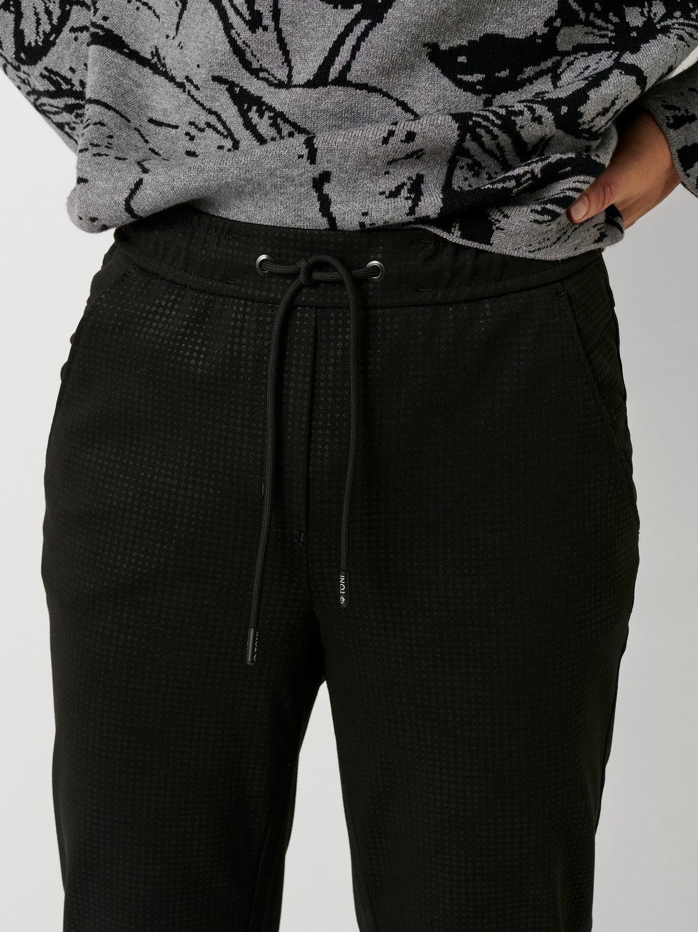 TONI Schlupfhose Sue Modern Chic Sommerhose mit feinem Muster