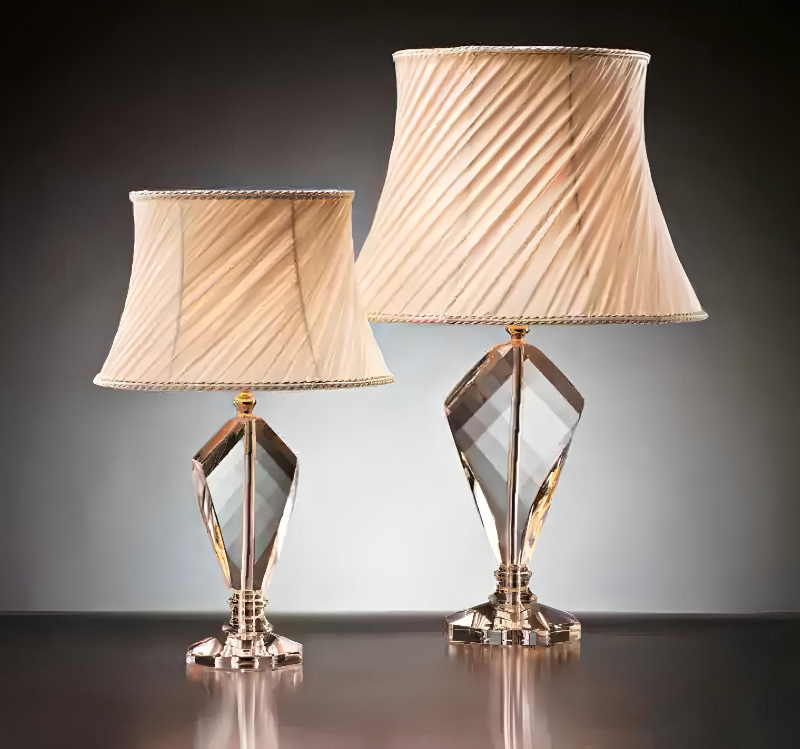 Xlmoebel Tischleuchte Tischlampe in Beige im antiken Stil mit Kristallverzierung, Hergestellt in Europa