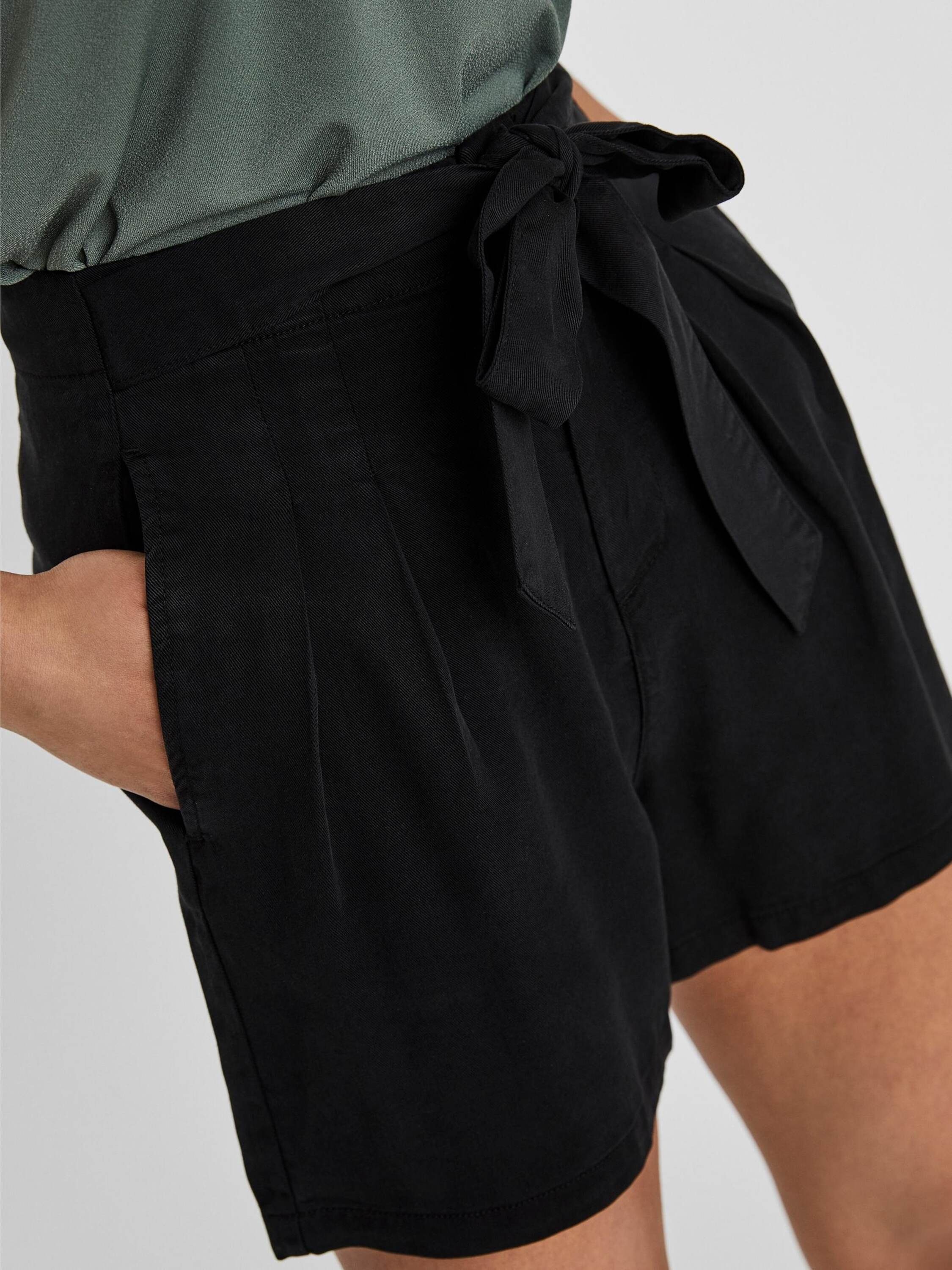 Vero Moda Chinoshorts Mia Details, (1-tlg) Plain/ohne Schwarz Detail, Weiteres Falten Drapiert/gerafft