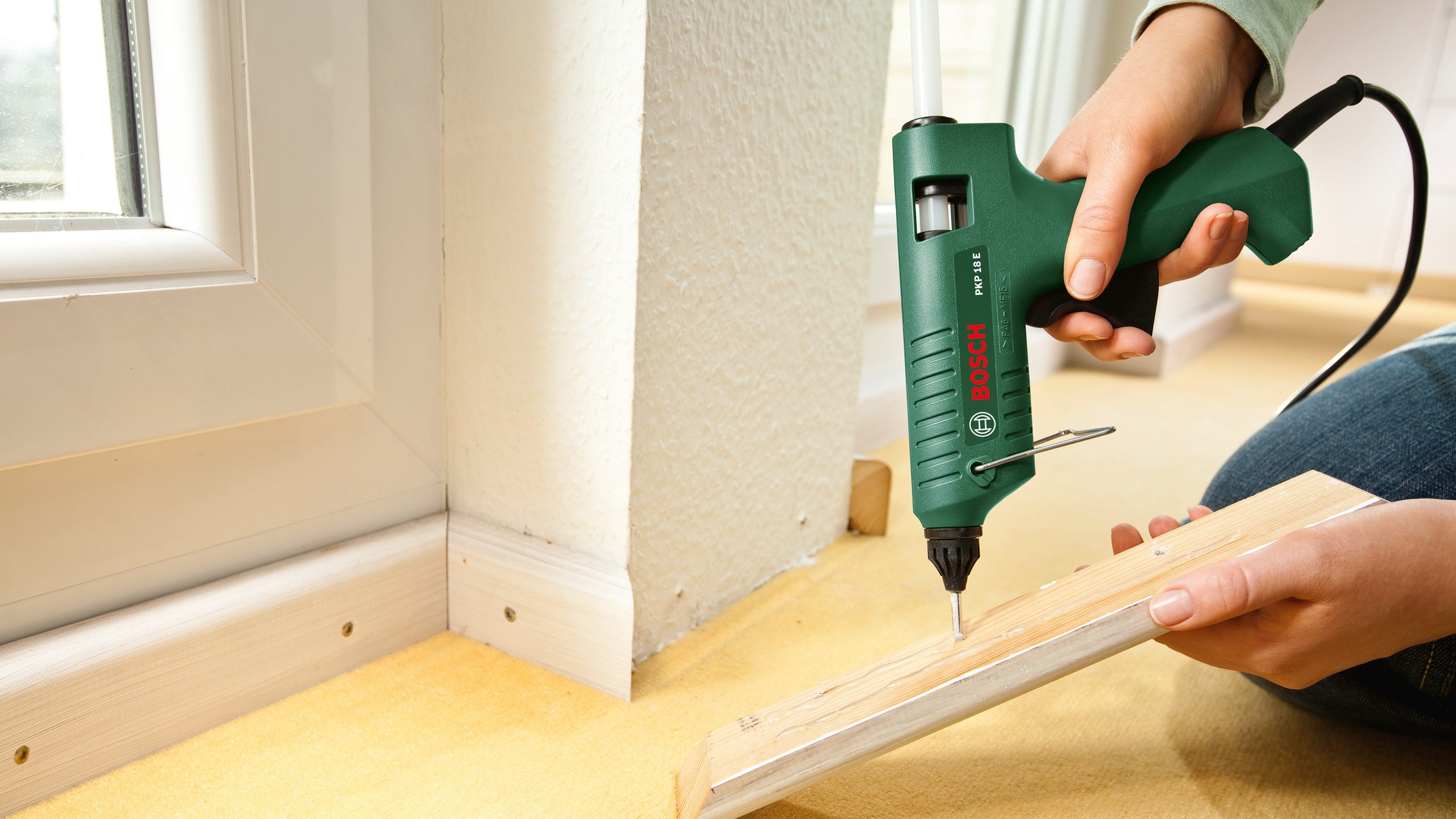 Bosch Home & Garden Heißklebepistole PKP 18 E, (1 extralange Düse, 1 Stick Schmelzkleber) – Bild 4 von 5