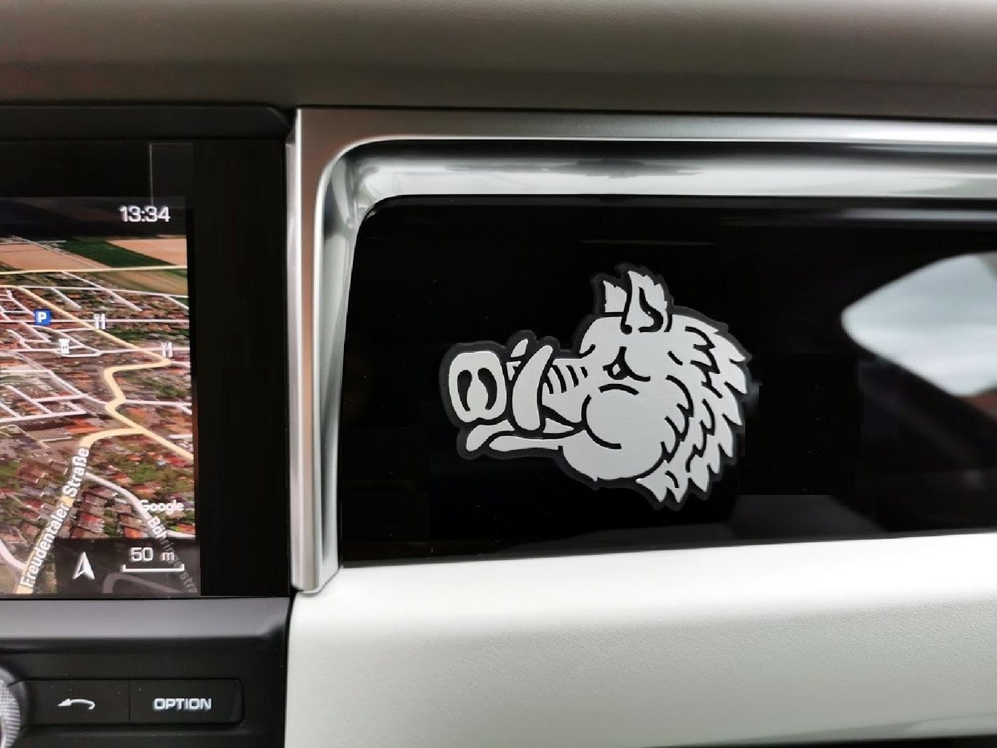 Thumbnail - HR Autocomfort Typenschild Sau Wildschwein Keiler Eber Relief Emblem 3D Schild 8 x 6 cm