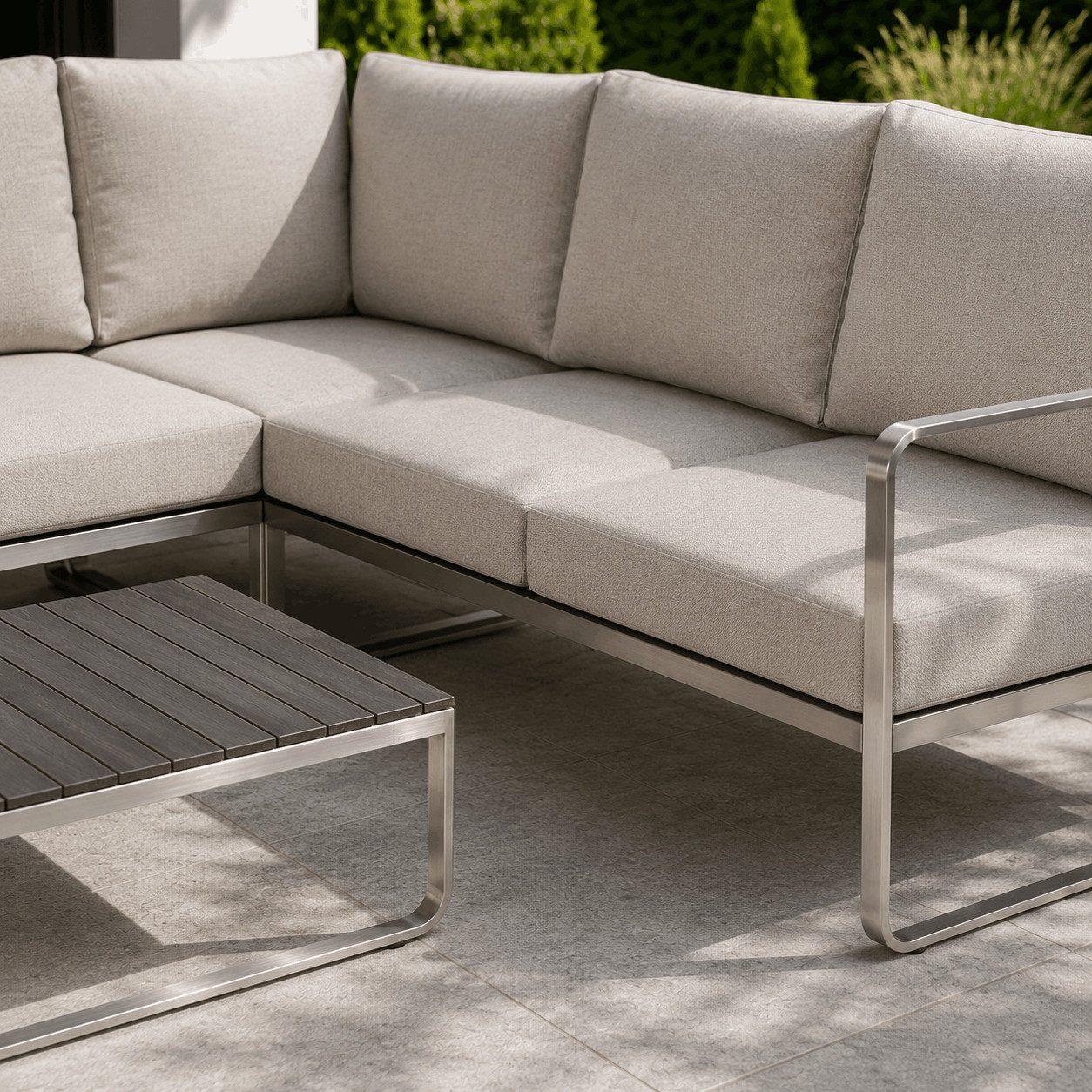 Greemotion Gartenlounge-Set Sydney Edelstahl-Ecklounge beige mit Tisch und Liegefunktion, (inkl. Auflagen), Farbe Edelstahl/Beige