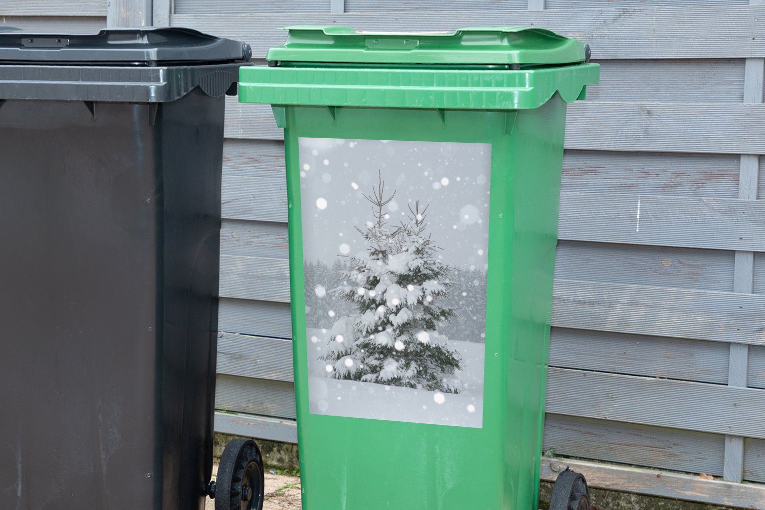 MuchoWow Wandsticker Der starke Kiefer einer Schneefall Mülltonne, auf Abfalbehälter Mülleimer-aufkleber, Sticker, St), (1 Container
