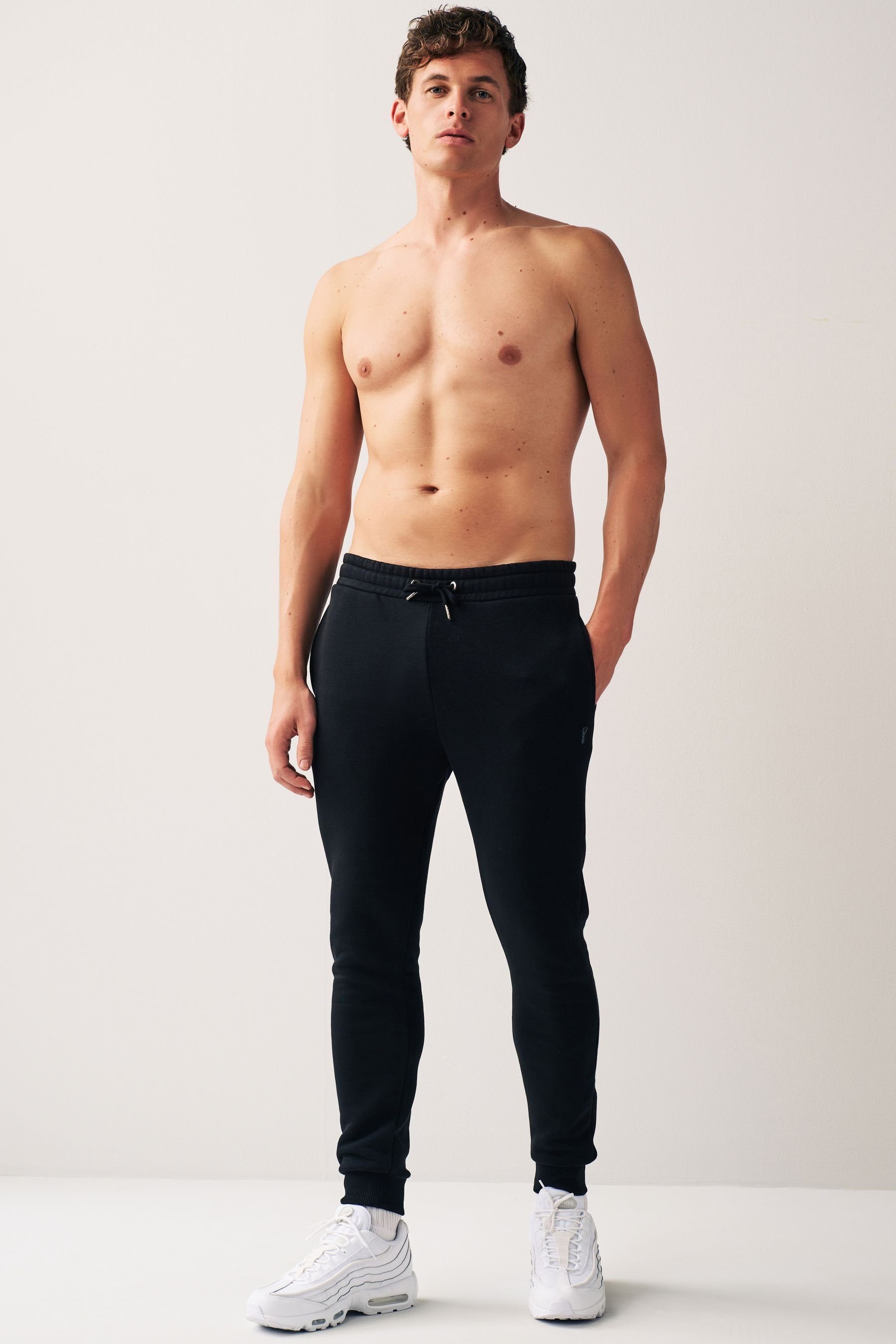 Next Jogginghose Slim Fit Black Jogginghose (1-tlg)