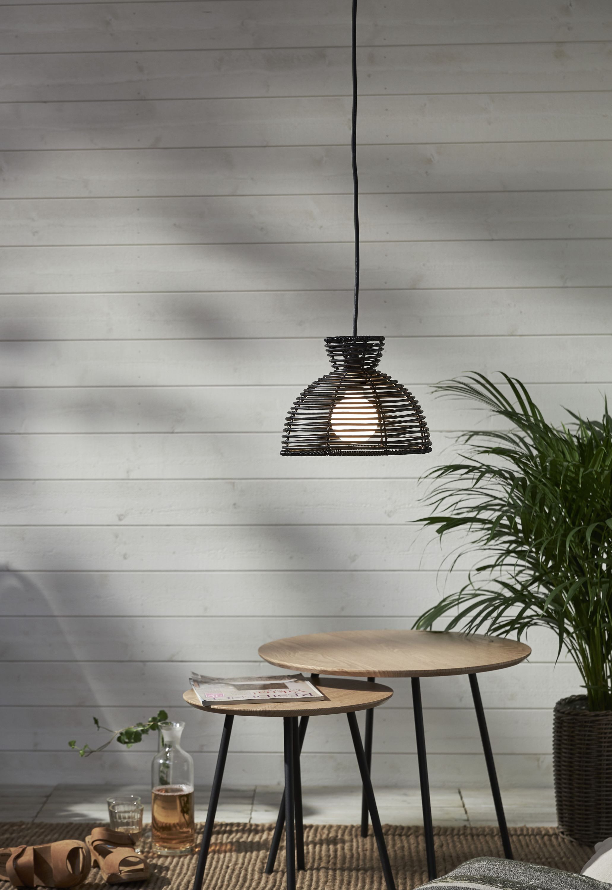 STAR TRADING LED Dekolicht Runde, Outdoor Lampenschirm,Runde, aus Kunst-Rattan, klein, schwarz, E27, Ø