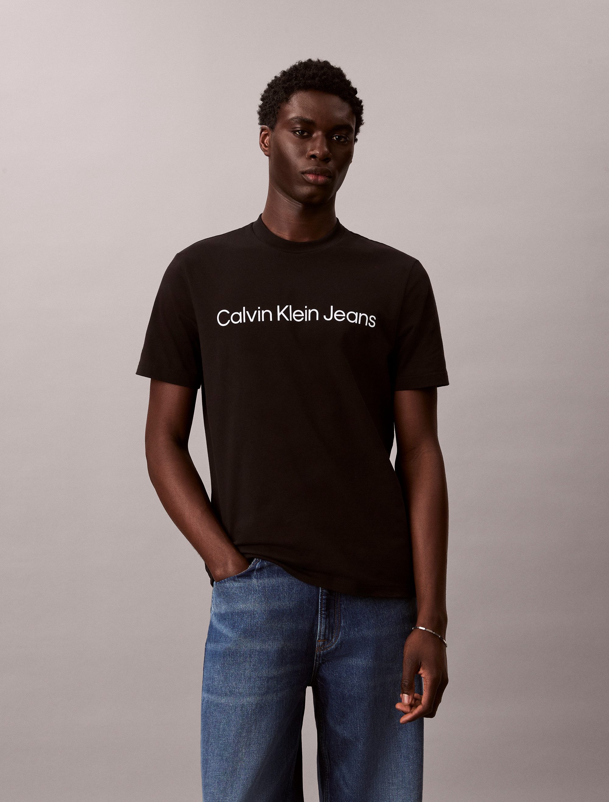 Calvin Klein Jeans T-Shirt Rundhalsausschnitt, Regular Fit, Logoschriftzug