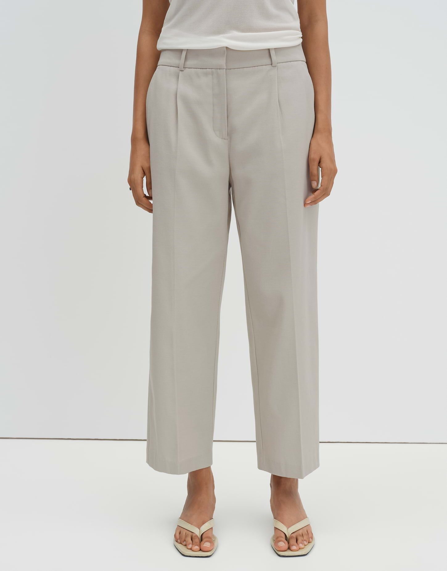 someday Bundfaltenhose Cisan flow City Pant mit festem Griff Mid Rise, Bundfalten und Gummibund hinten am Saum