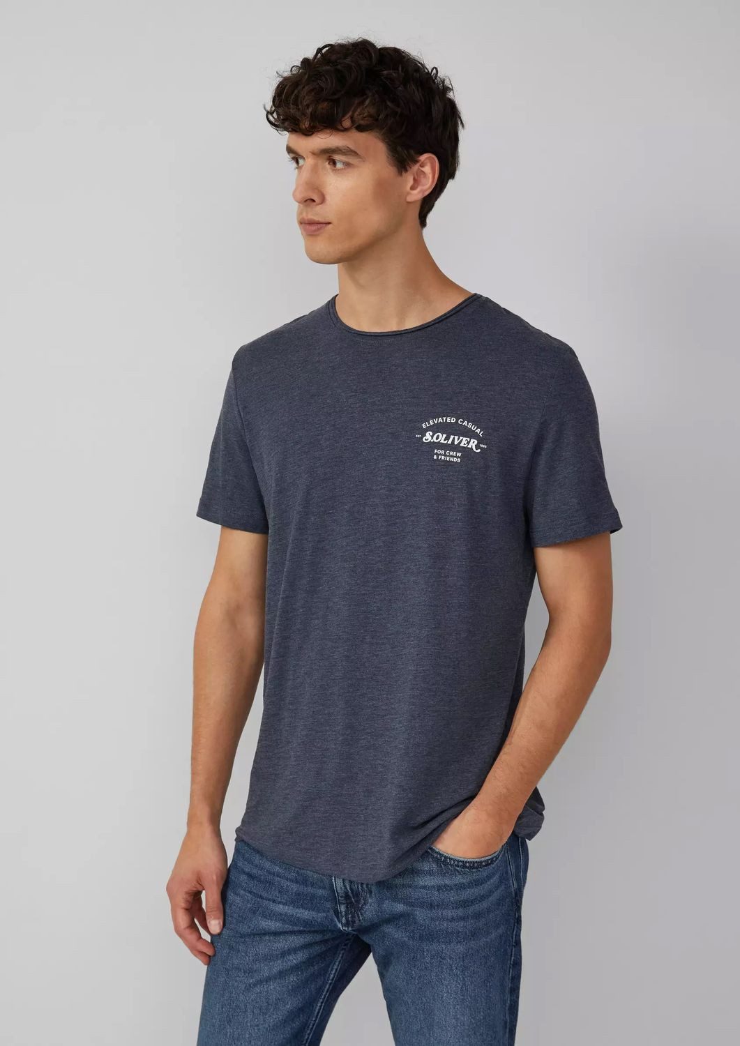 s.Oliver T-Shirt Basic Rundhals-Ausschnitt, mit Logo in klein oder groß auf der Brust