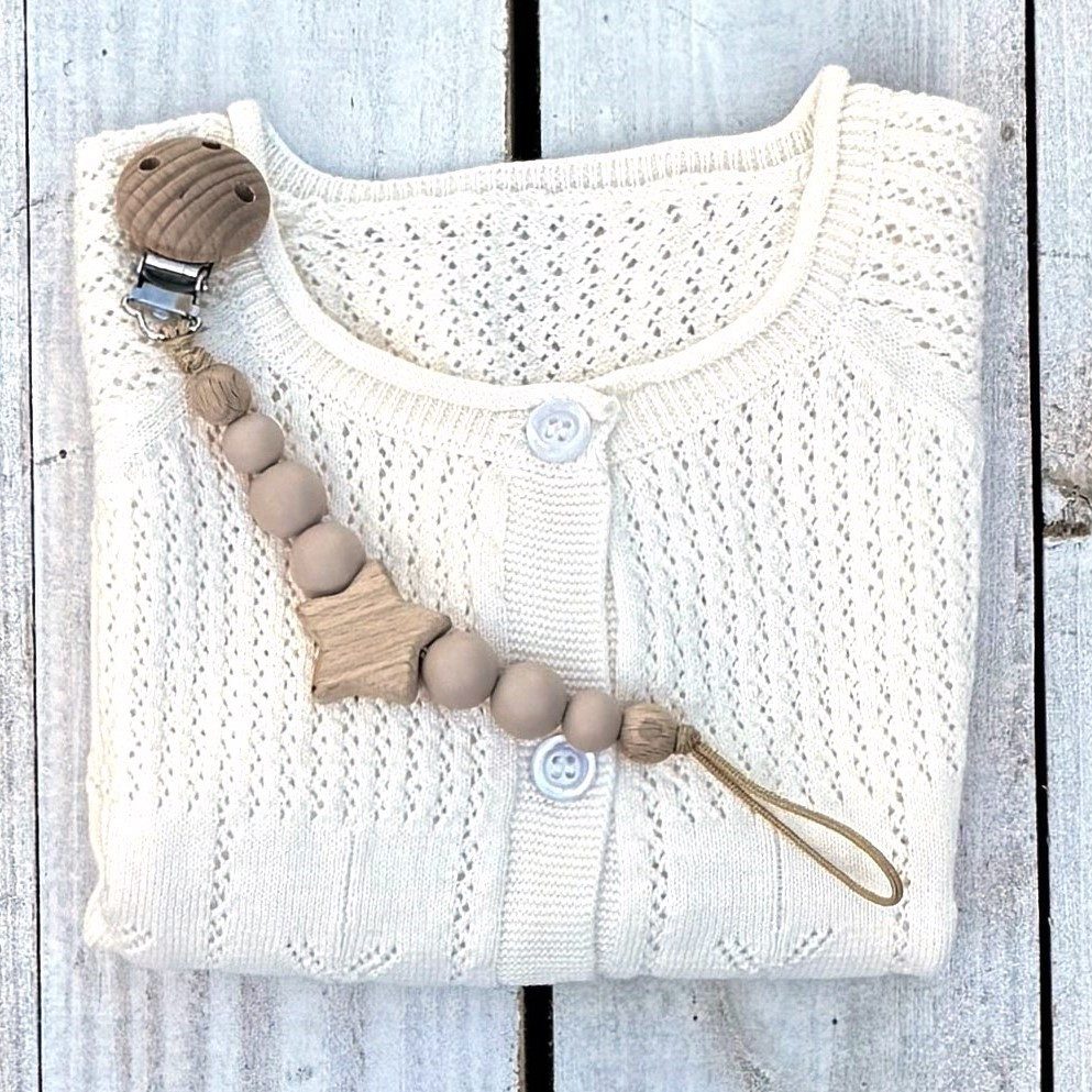 Zayno Schnullerbefestigung Schnullerkette "Sternchen" in Beige, (Packung, 1-tlg., Ermuntert, den Schnuller eigenständig zu greifen), Beeindruckt mit einem zeitlosen Design