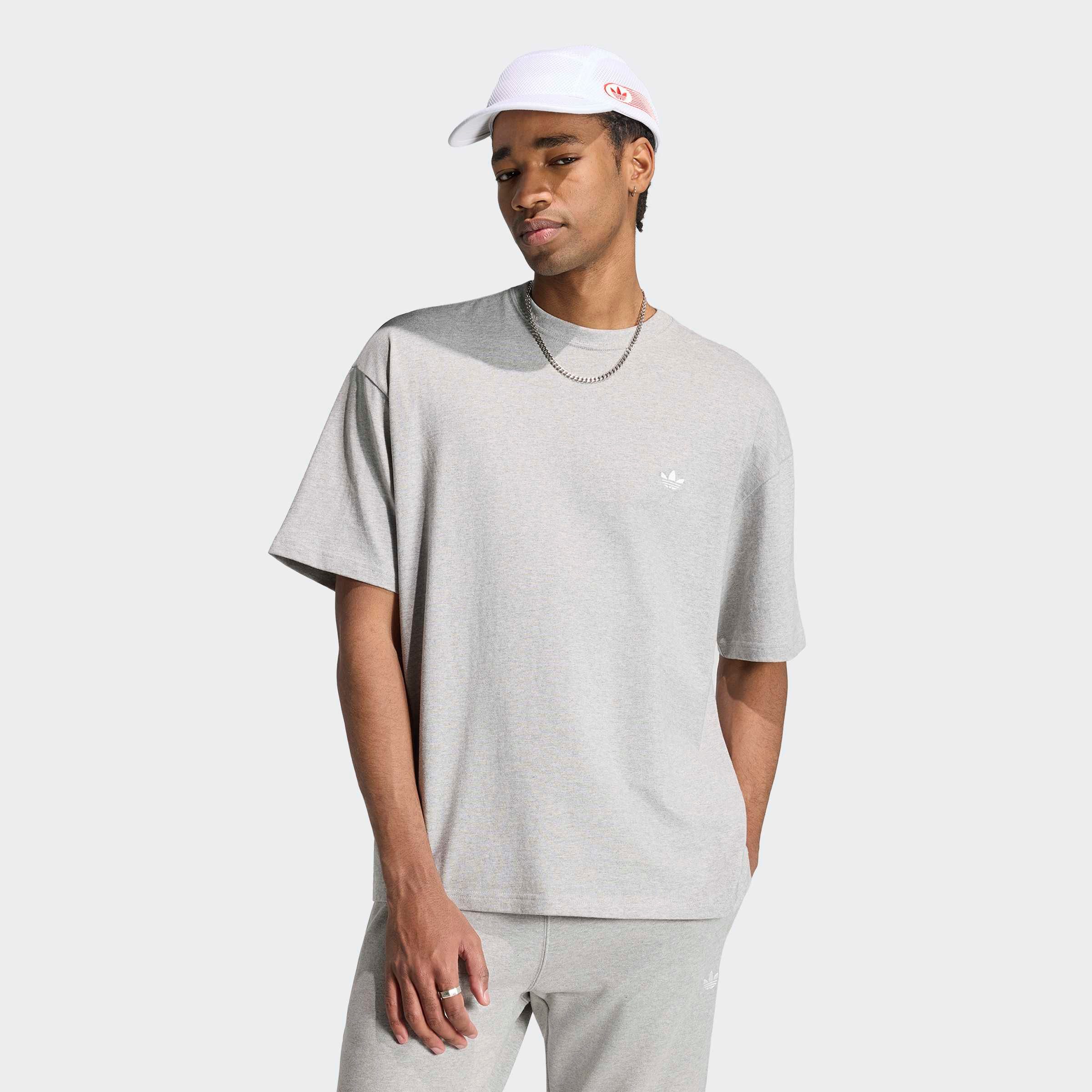 adidas Originals T-Shirt TREFOIL ESSENTIALS, LOCKER GESCHNITTEN für Erwachsene, mit Rundhalsausschnitt, ohne Verschluss, aus Baumwolle