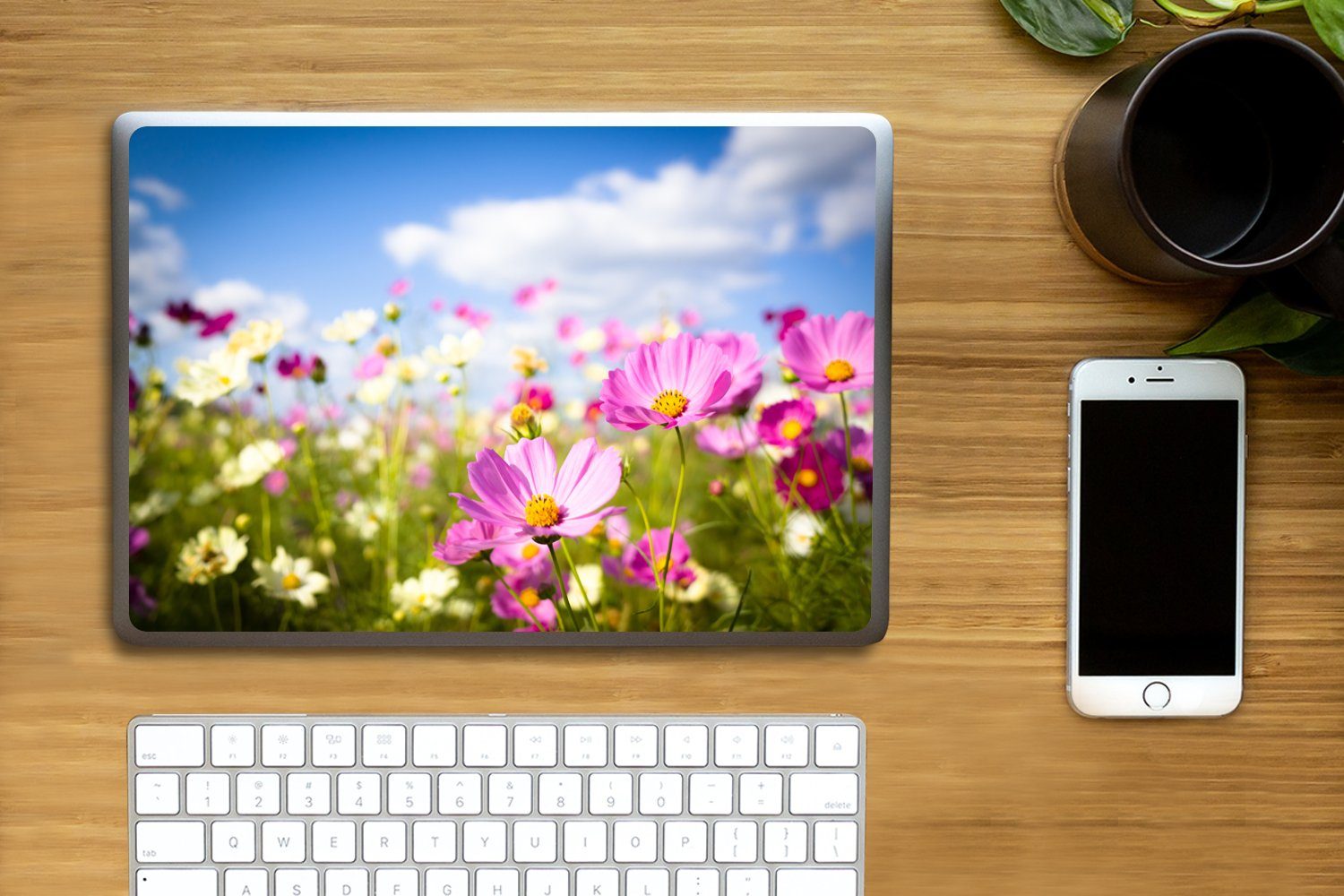 Thumbnail - MuchoWow Laptop-Aufkleber Blumen - Wiese - Lila - Gras - Weiß - Wolken - Blau