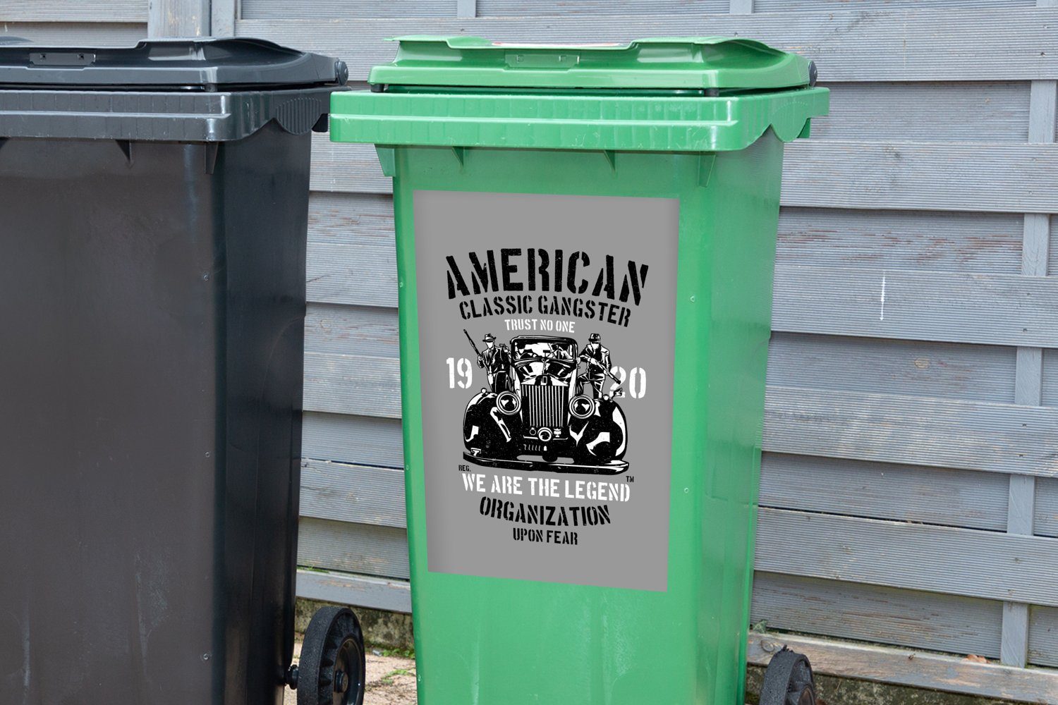 MuchoWow Wandsticker Mancave - Auto St), - Vintage Mülltonne, (1 Abfalbehälter Container, Mülleimer-aufkleber, Waffen - Sticker