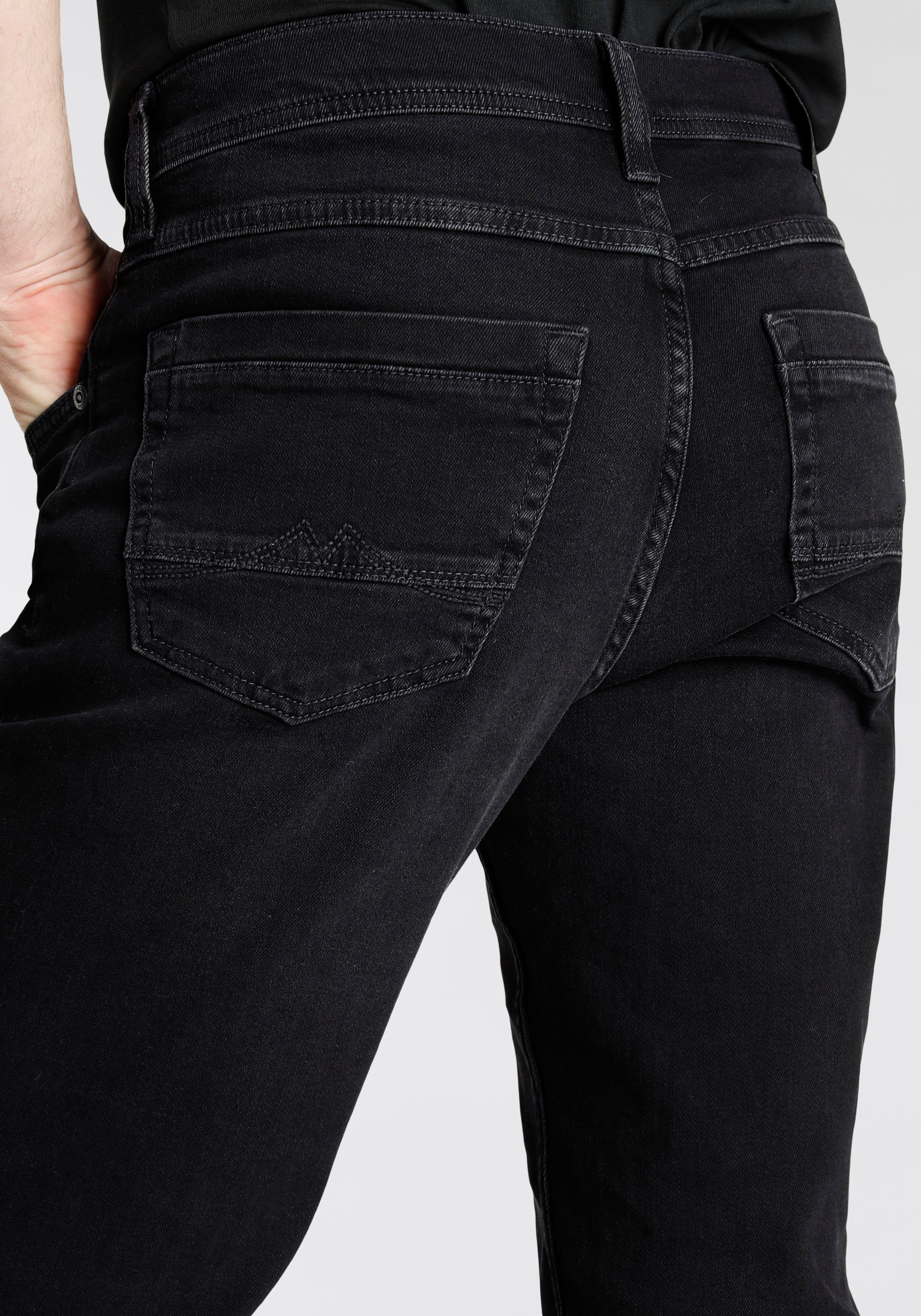 MUSTANG 5-Pocket-Jeans leichten Straight Abriebeffekten Washington black mit Style