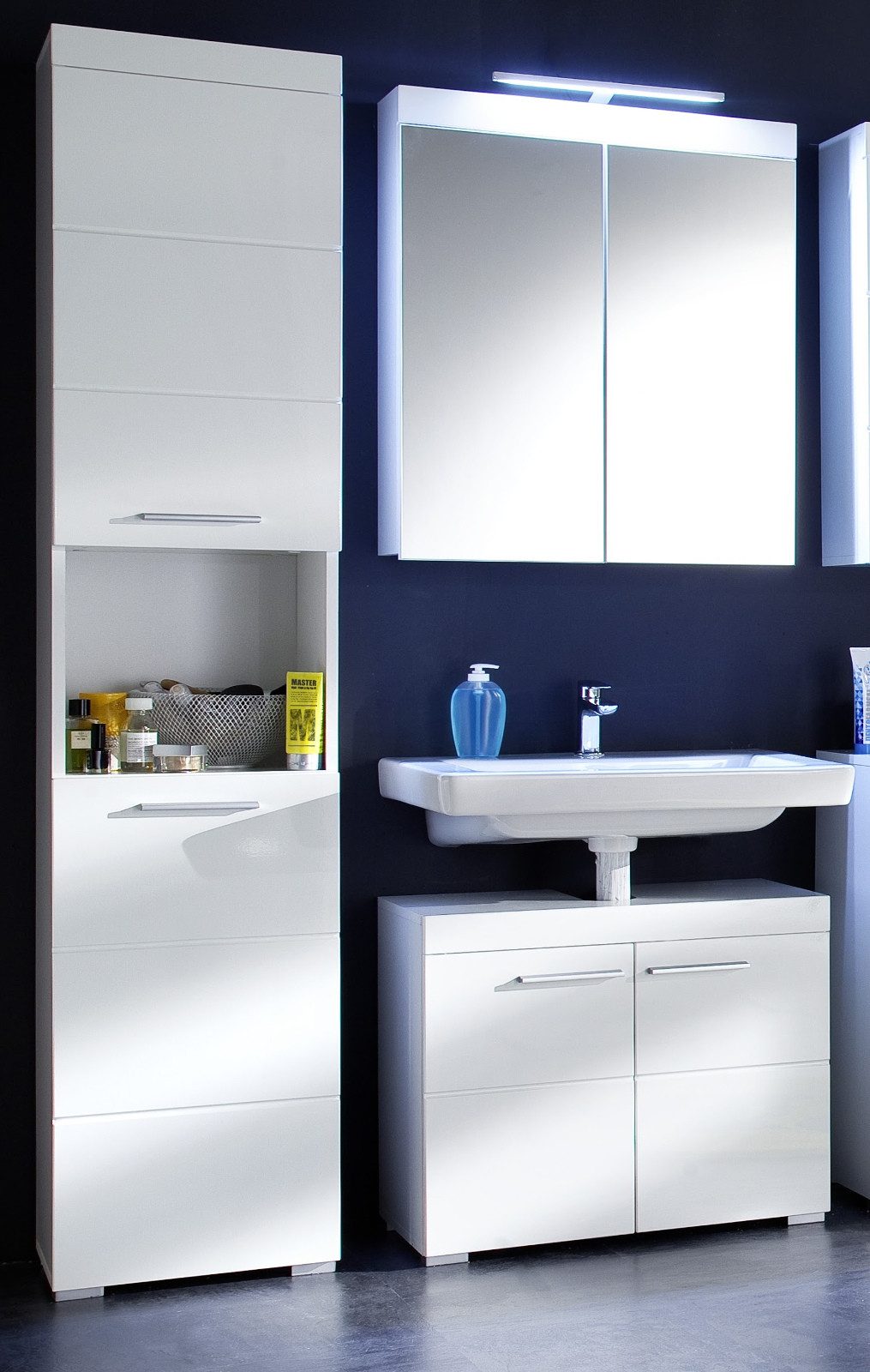 trendteam Badezimmerspiegelschrank Amanda (Hängeschrank 2-türig in weiß, 60 x 77 cm) Hochglanz