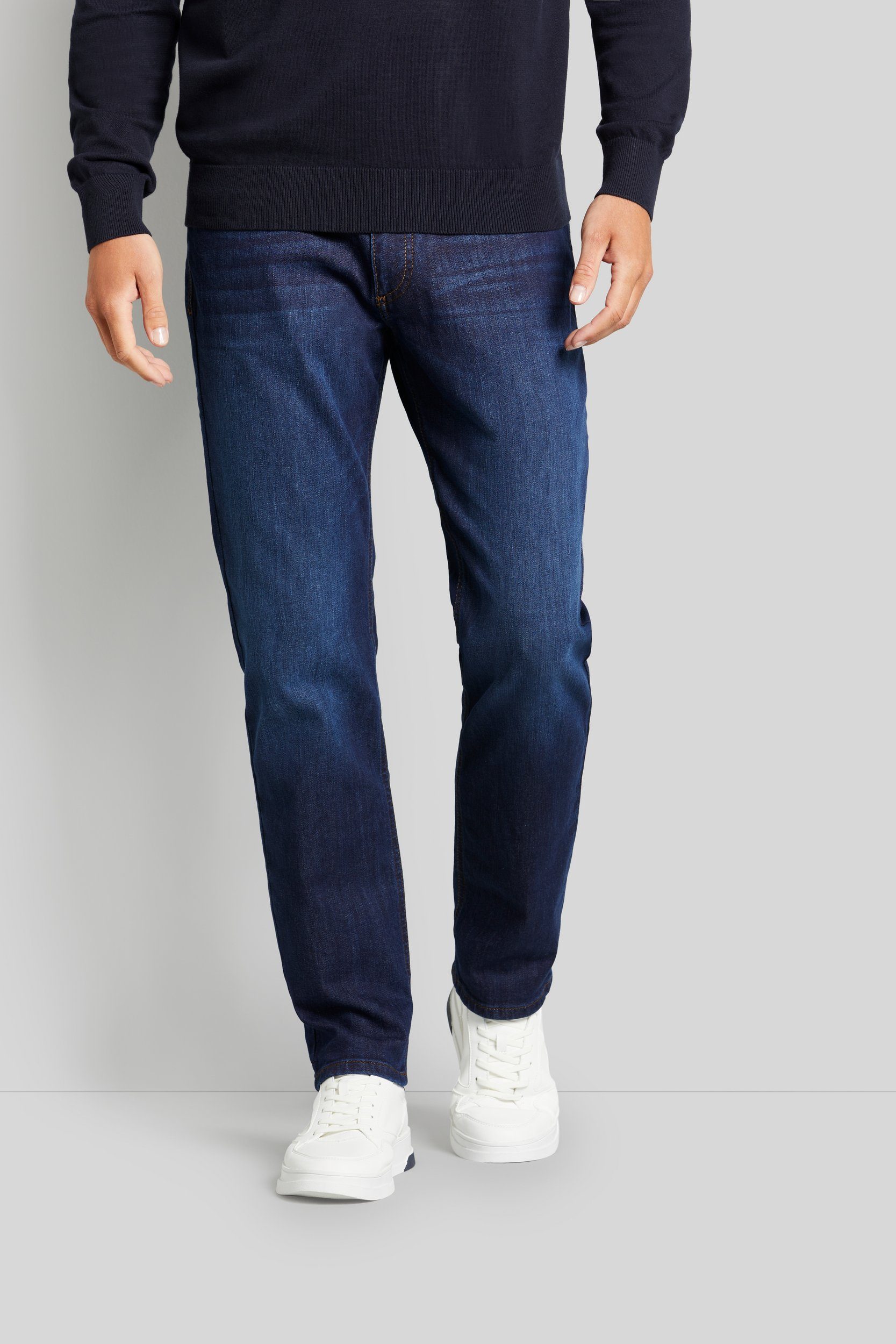bugatti 5-Pocket-Jeans mit einem leichten Used Look marine