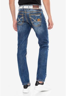 Cipo & Baxx Straight-Jeans im coolen Destroyed-Look