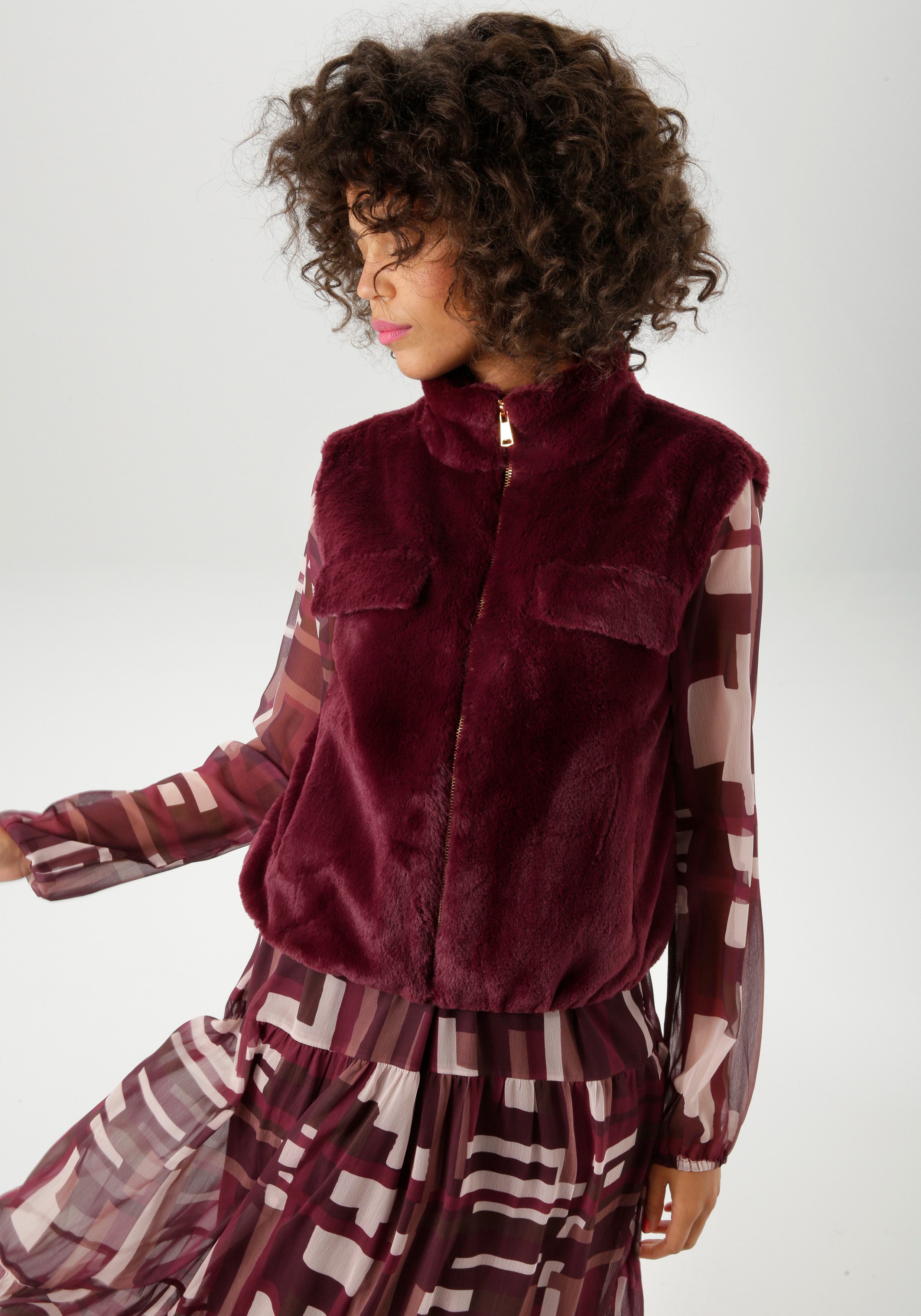 Aniston CASUAL Plüschweste in trendiger Farbpalette günstig online kaufen