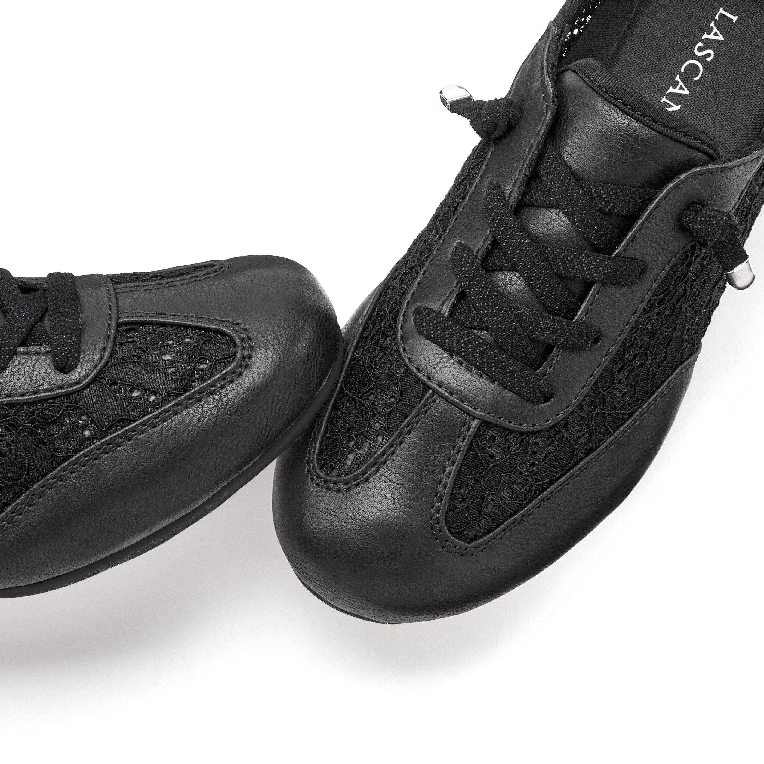 LASCANA Freizeitschuh, Halbschuh, Slip-On-Sneaker, Sneaker mit modischen Spitzendetails & herausnehmbarer Innensohle VEGAN