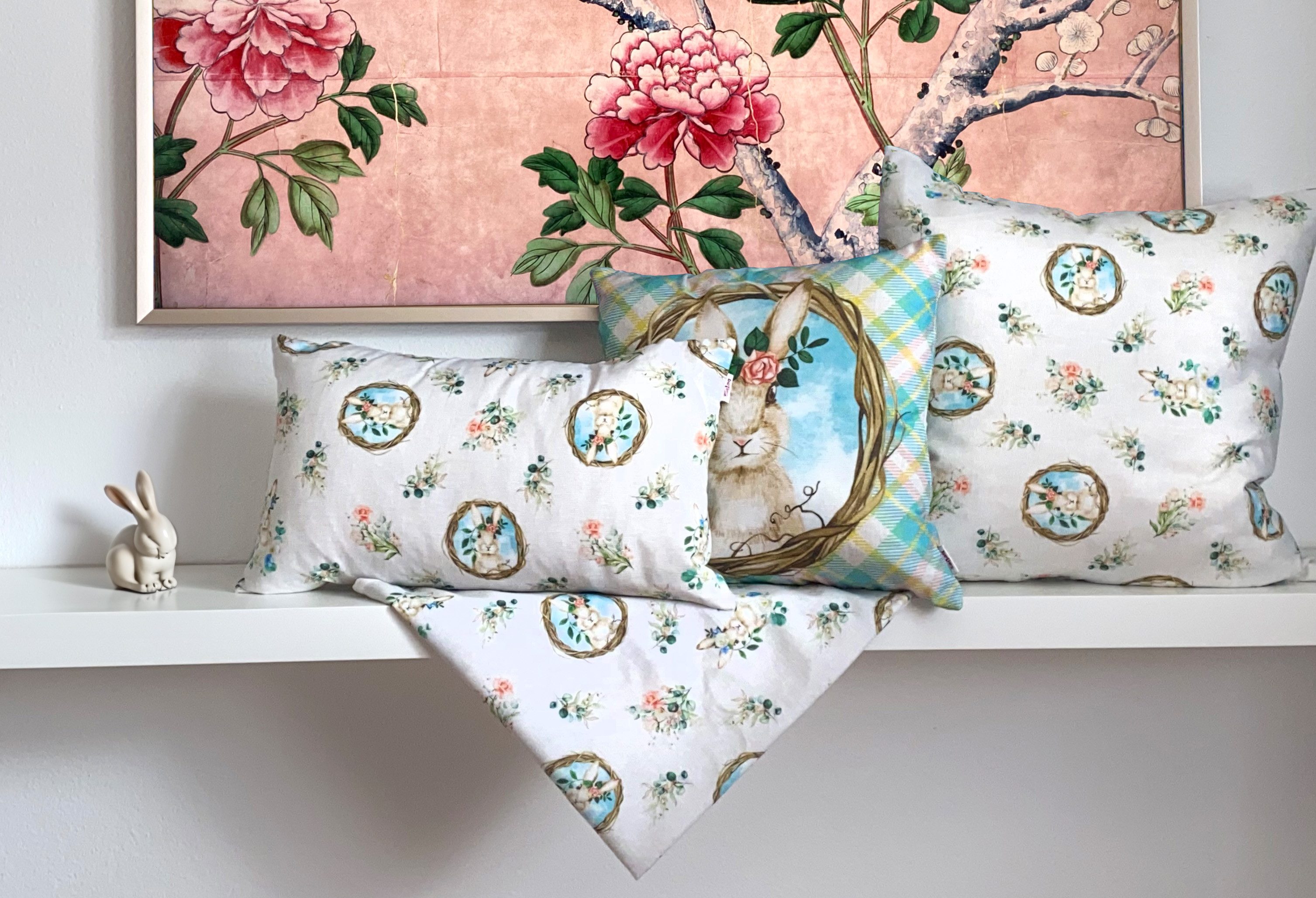 beties Mitteldecke Hase Josefine (1-tlg, 1 Stück Mitteldecke), mit zarten rosa und weißen Blüten