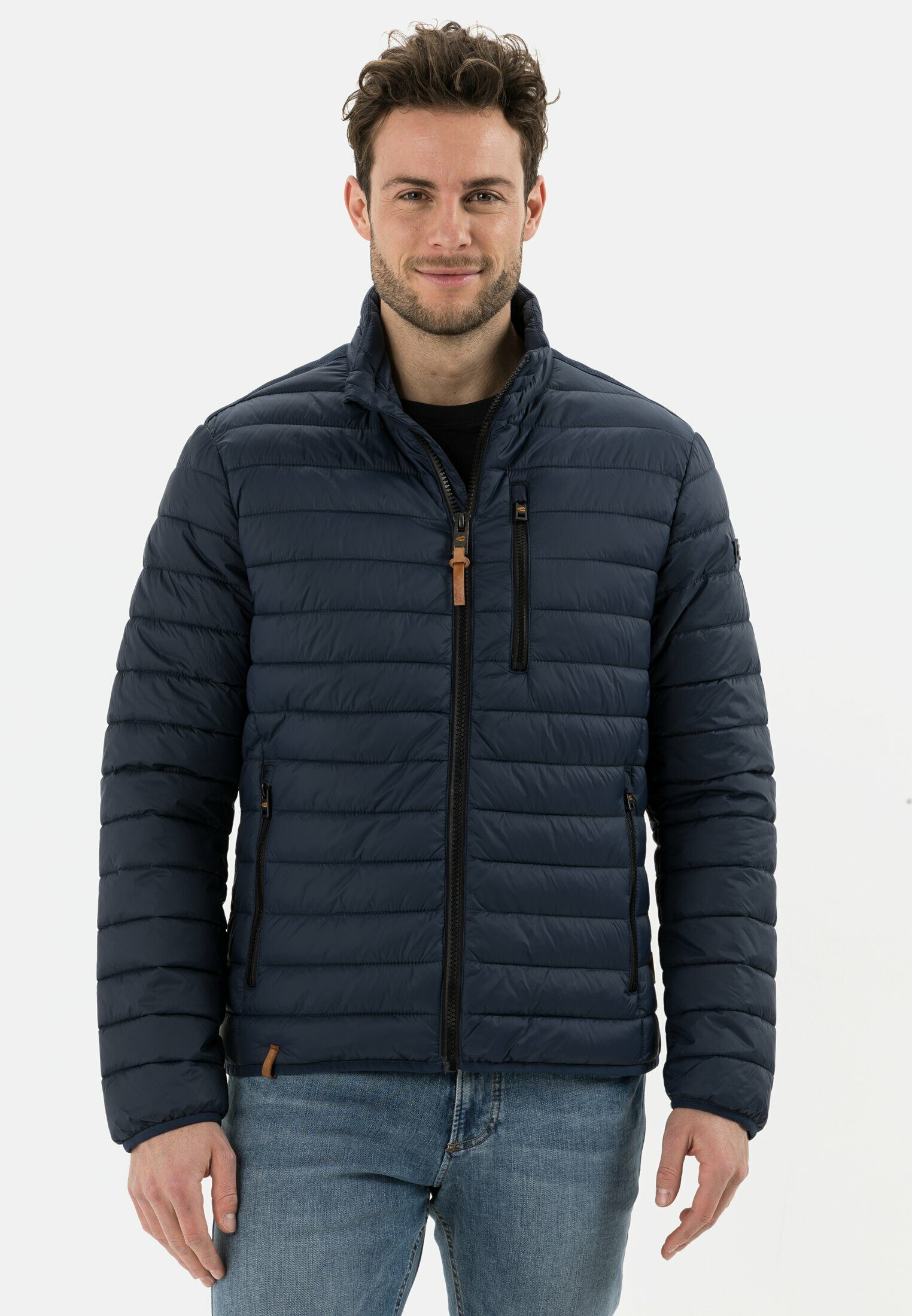 camel active Blouson ohne Daune aus recyceltem Polyester Markenlabel